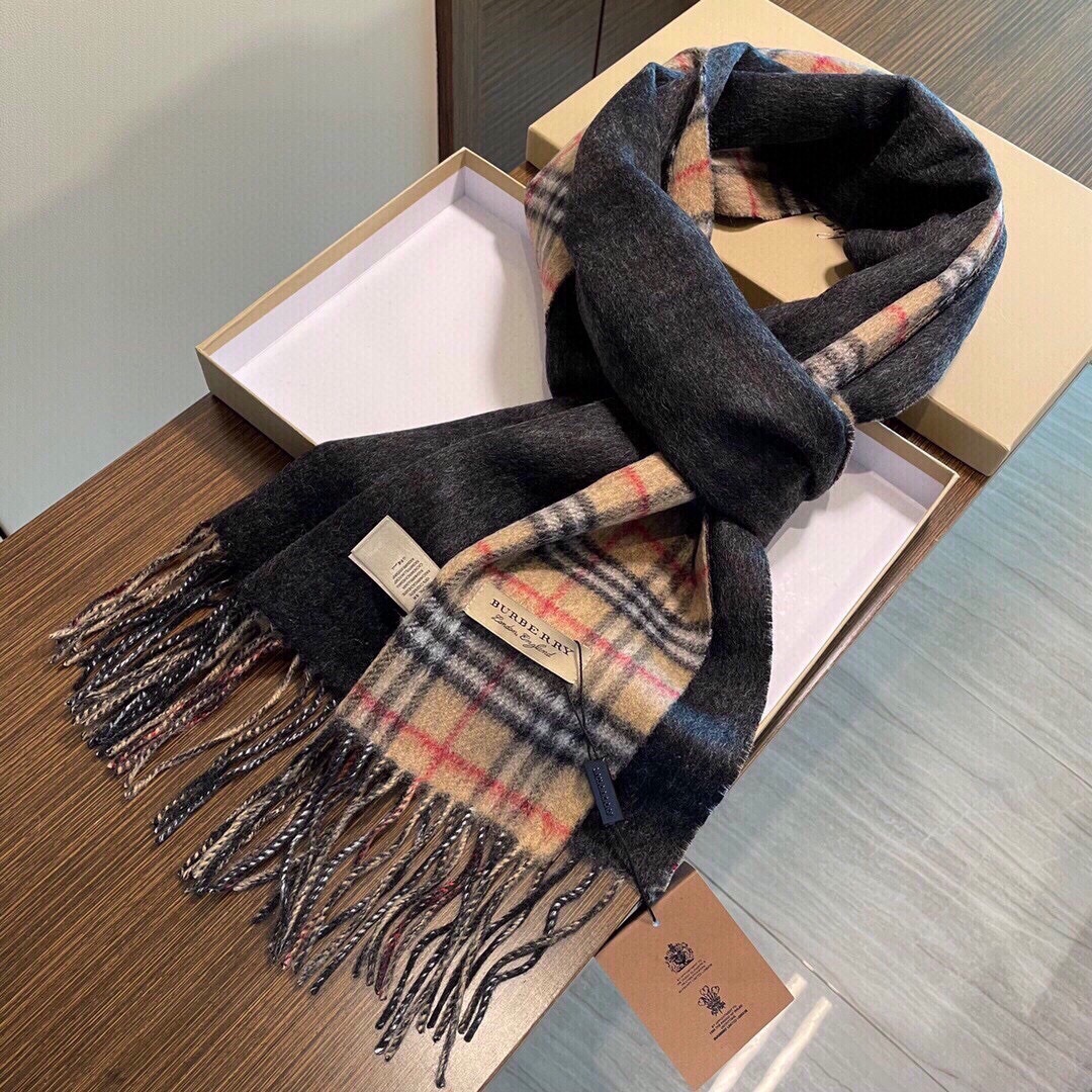 双面羊绒围巾BURBERRY!年度最新火爆围巾!顶级质量高端数码喷绘200*30cm双面围巾两面可用一条