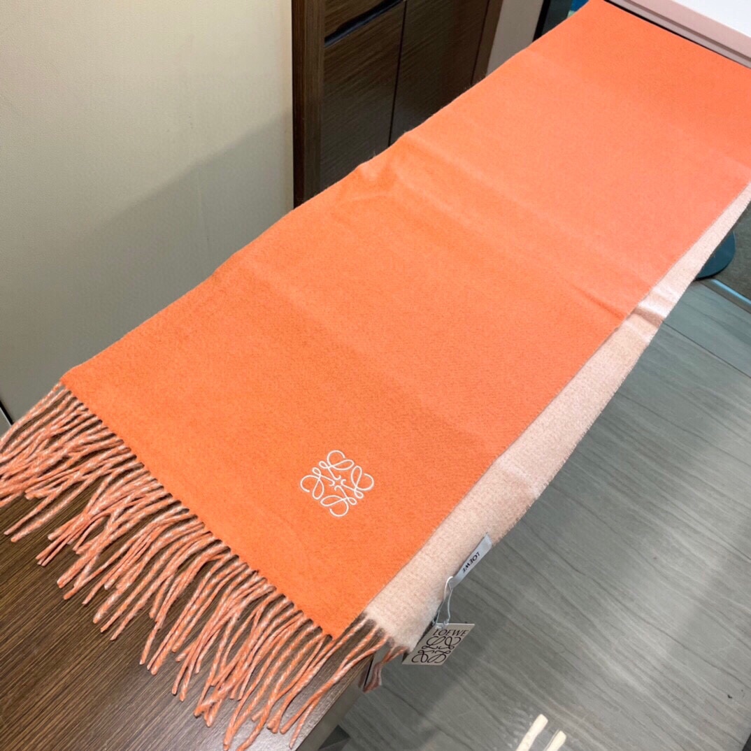 。爆款‼️顶级高尖端⚠️【LOEWE罗意威直供迪拜出口货‼️】🎀官网双面罗意威2024新品✨双面羊绒围巾