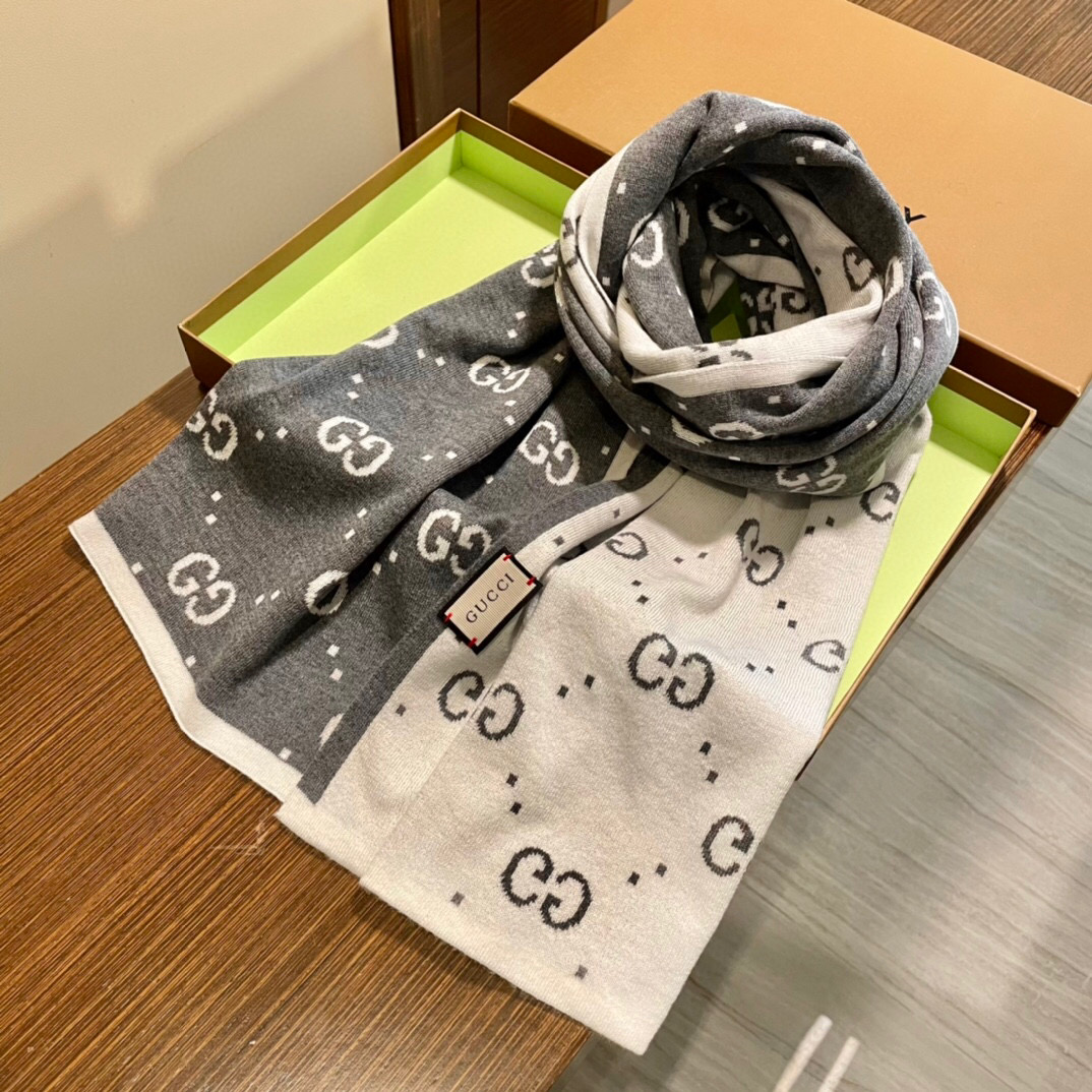  爆款上👍 G家独家牛货【GG针织蜜蜂】🐂 高端品质针织拼接围巾‼️这种精品是市场上及其少见的，GG元素