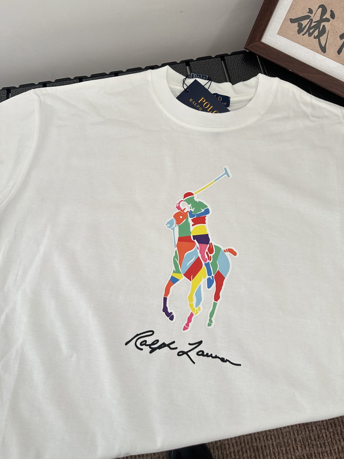💰88
【拉夫劳伦Ralph Lauren经典彩色印花圆领基础】
采用280g双纱紧密精梳全棉重磅洗水高端短袖
经典Logo标志上身超好看  男女同款 
颜色：黑色  白色