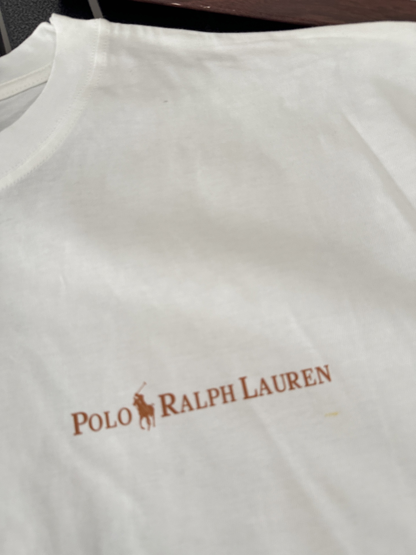 💰88
【拉夫劳伦Ralph Lauren经典彩色印花圆领基础】
采用280g双纱紧密精梳全棉重磅洗水高端短袖
经典Logo标志上身超好看  男女同款 
颜色：黑色  白色