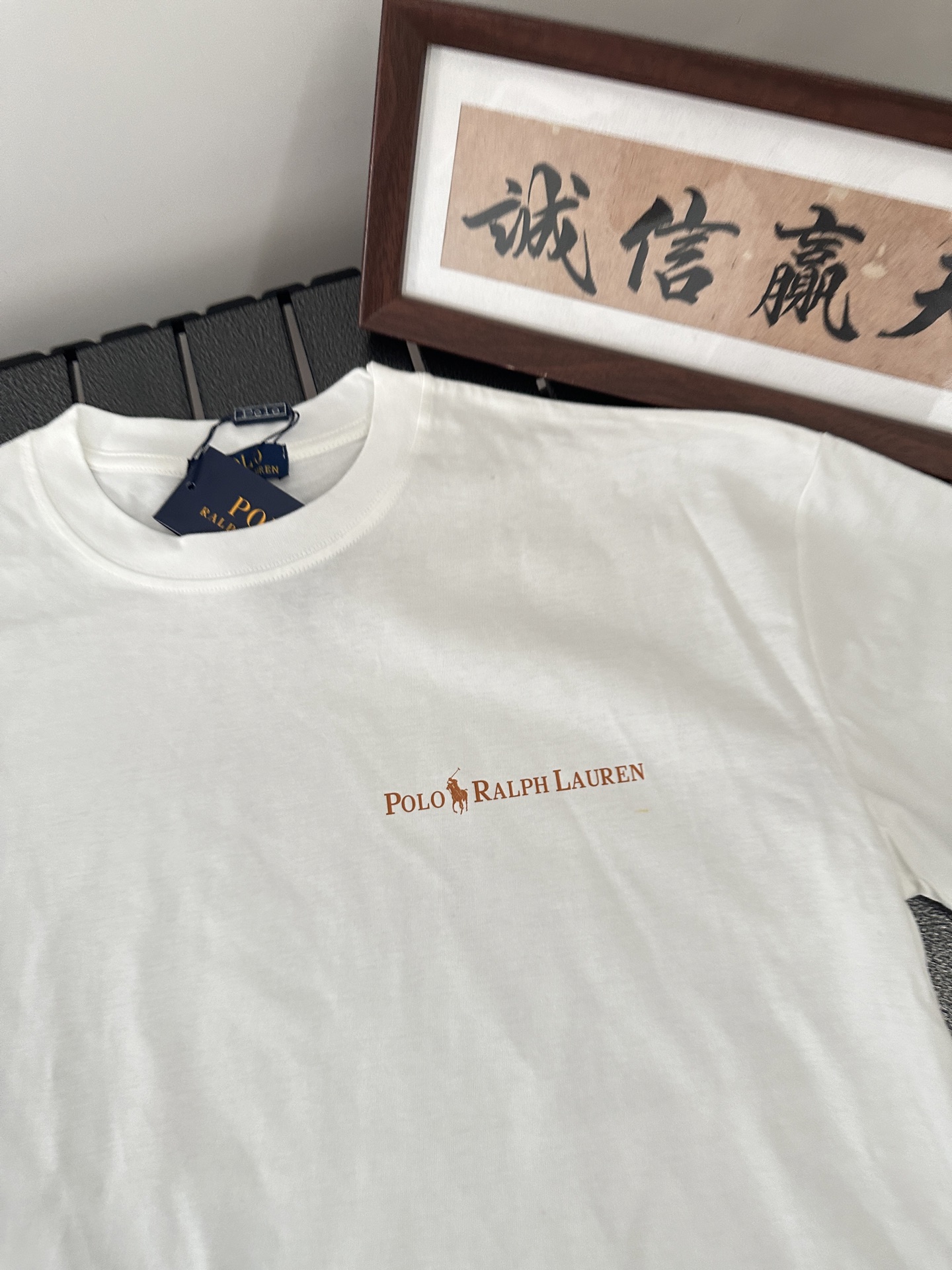 💰88
【拉夫劳伦Ralph Lauren经典彩色印花圆领基础】
采用280g双纱紧密精梳全棉重磅洗水高端短袖
经典Logo标志上身超好看  男女同款 
颜色：黑色  白色