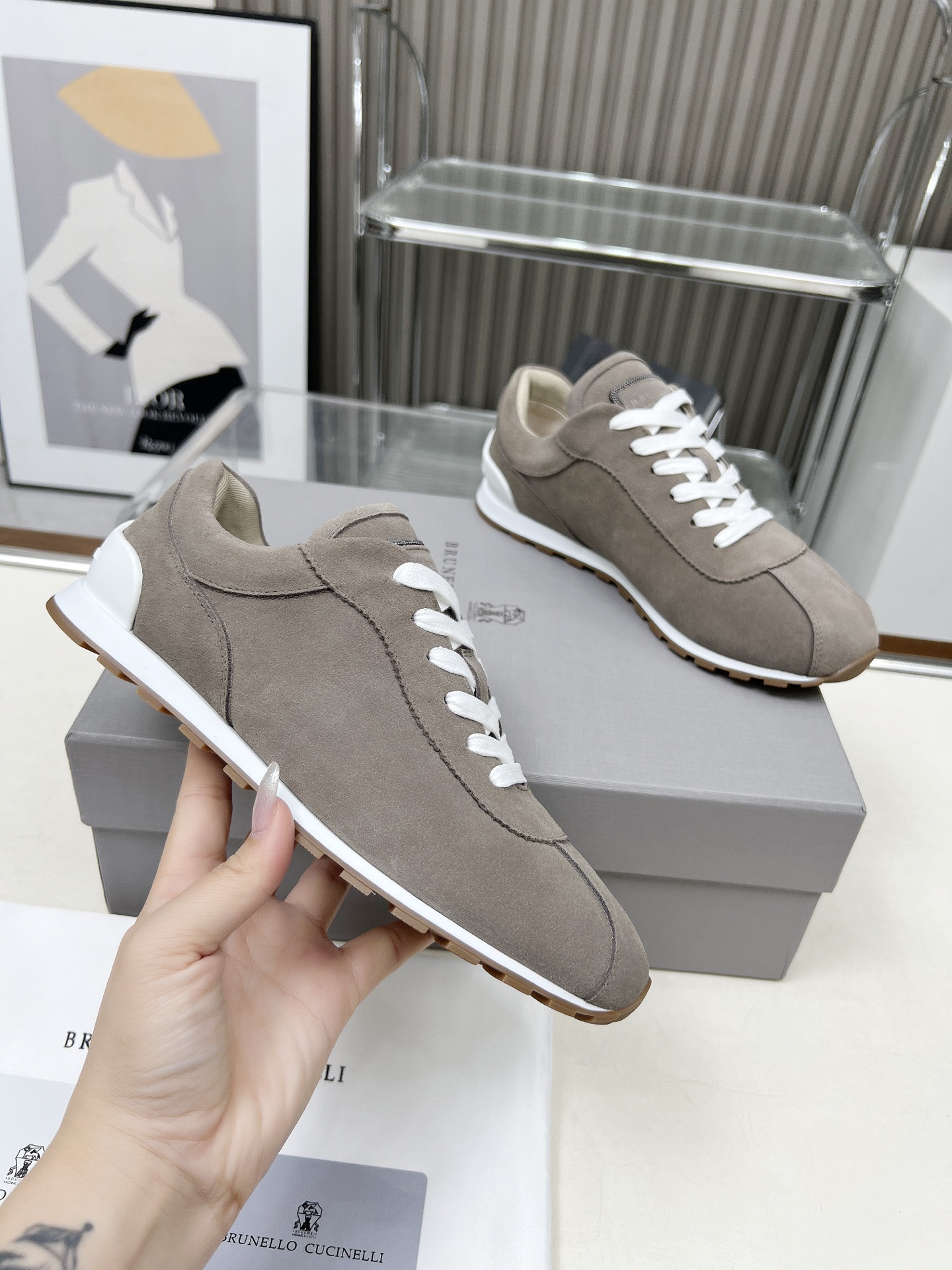 NO:260434,[BC Gift Early Spring New Product] Brunello Cucinelli Women's Calfskin Spliced ​​Casual Sneakers Comfortable and versatile (decorative beaded sneakers) The upper is replicated with high merceration and cowhide special materials. It is matched with hardware chains and does not fade, and the hardware ruler has no bubbles. Special counter for inner lining/twill fabric High-density elastic latex (detachable independent high-elastic latex insole) Outsole original TPU sole Size 35-41 (40 41, customized without return), casual shoes/sports shoes, brunello cucinelli, sneakers, cowhide19860909[BC礼物早春新品]Brunello Cucinelli 女士小牛皮拼接休闲运动鞋 舒适百搭（装饰镶珠运动鞋） 鞋面一比一复刻高丝光、牛皮拼接特殊材料 搭配五金链条不掉色,五金尺无气泡. 内里专用专柜羊里/斜纹布 高密度弹力乳胶（可拆卸独立高弹力乳胶鞋垫） 大底原版TPU大底 码数35-41（40 41,定做不退换）,休闲鞋/运动鞋,brunello cucinelli,sneakers,cowhide,Women's Shoes