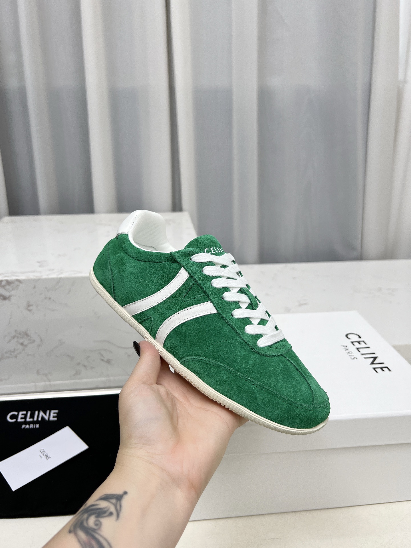 NO:260444,Selin couples 35-45JOGGER TRIOMPHE logo cowhide/cowhide suede low-top lace-up sneakers!  JOGGER uses minimalist shoe style to make daily wear both soft and straightforward, simple, versatile, light and comfortable fabric. Fabric, cowhide/merburst velvet, and inner fabric is comfortable and light, and the inner heightening foot pad is about 1.5CM. Artistic, anti-slip textured rubber bottom!  Women (leopard print cow hair) men, casual shoes/sports shoes, celine, sneakers, cowhide19860909赛琳情侣款35-45JOGGER TRIOMPHE标志牛皮革/牛皮绒面革低帮系带运动鞋！JOGGER以极简鞋型点晴日常穿搭兼具柔美与率性 简约百搭轻便舒适 面料牛皮/丝光牛绒,内里织物舒适轻盈感内增高垫脚约1.5CM.艺术感防滑纹理橡胶底！ 女（豹纹牛毛）男,休闲鞋/运动鞋,celine,sneakers,cowhide,Women's Shoes