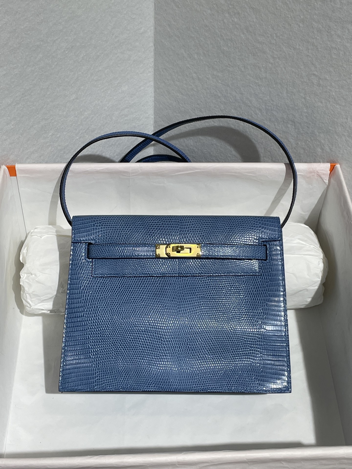NO:851341,Lizard dancing bag 22 glazed blue gold buckle ready stock Kelly danse 22 lizard, Hermes, hermes, Hermes,19860909蜥蜴跳舞包22 琉璃蓝金扣现货 Kelly danse 22 lizard,爱马仕,hermes,Hermes,,Bag