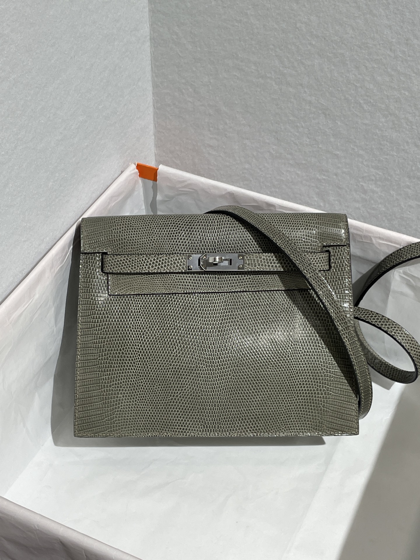 NO:851440,Lizard dancing bag 22cm hemp rope gray silver buckle ready stock Kelly danse 22 lizard, Hermes, hermes, Hermes,19860909蜥蜴跳舞包22cm麻绳灰银扣现货 Kelly danse 22 lizard,爱马仕,hermes,Hermes,,Bag