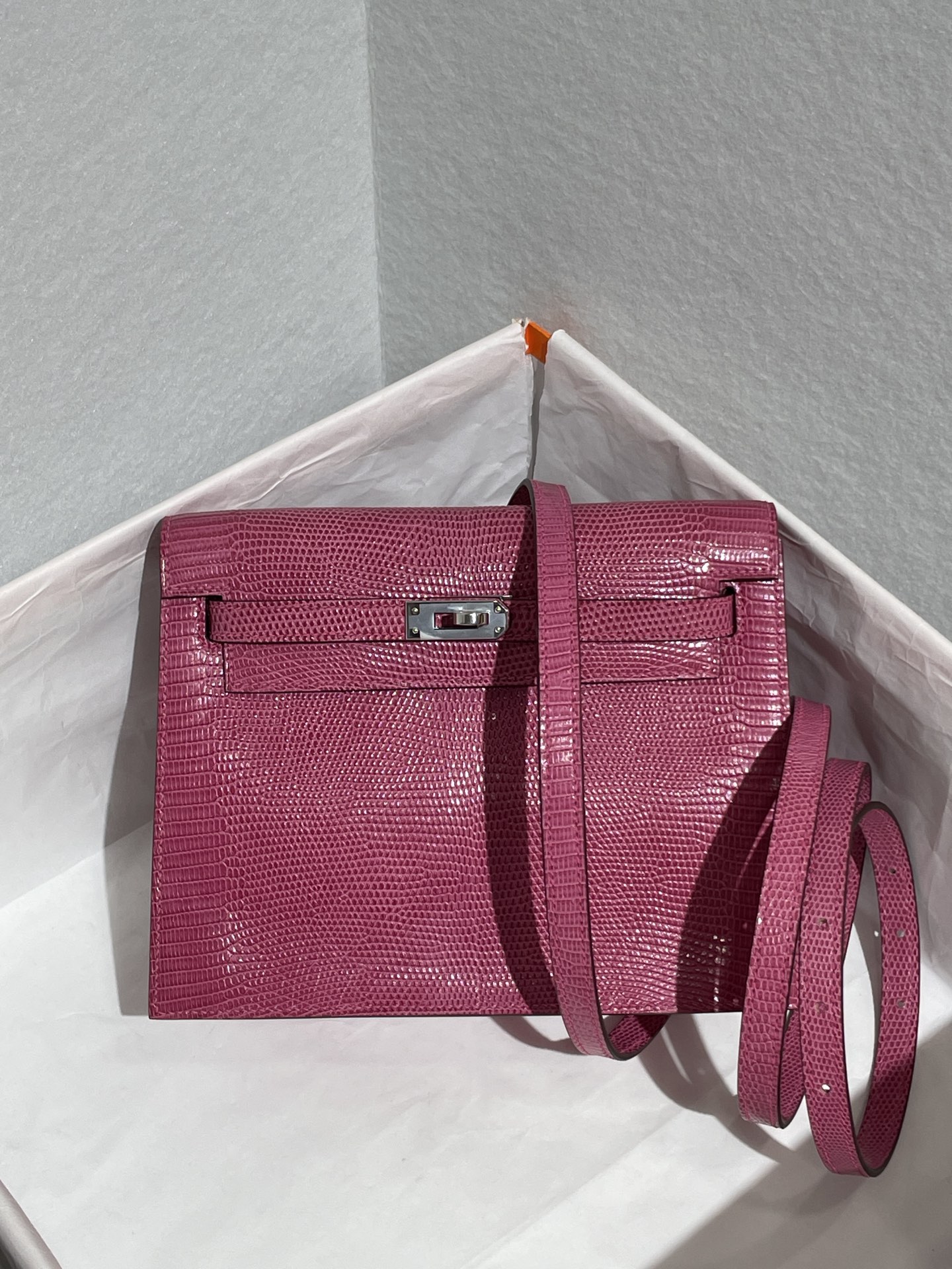NO:851430,Lizard dance bag 22cm rose red silver buckle ready stock Kelly danse 22 lizard, Hermes, hermes, Hermes,19860909蜥蜴跳舞包22cm 玫红色银扣现货 Kelly danse 22 lizard,爱马仕,hermes,Hermes,,Bag