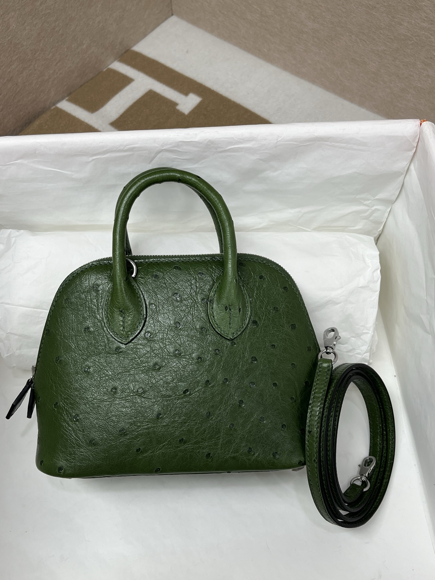 NO:851521,Ostrich skin | Mini version of bowling ball | Olive green silver buckle in stock, Hermes, hermes, ostrich skin, Hermes,19860909鸵鸟皮｜迷你版保龄球｜橄榄绿银扣现货,爱马仕,hermes,ostrich skin,Hermes,,Bag