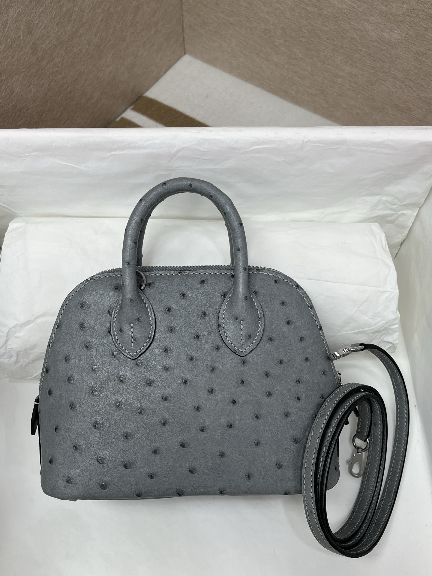 NO:851454,Ostrich skin | Mini version of bowling ball | Glacier gray silver buckle in stock, Hermes, hermes, ostrich skin, Hermes,19860909鸵鸟皮｜迷你版保龄球｜冰川灰银扣现货,爱马仕,hermes,ostrich skin,Hermes,,Bag