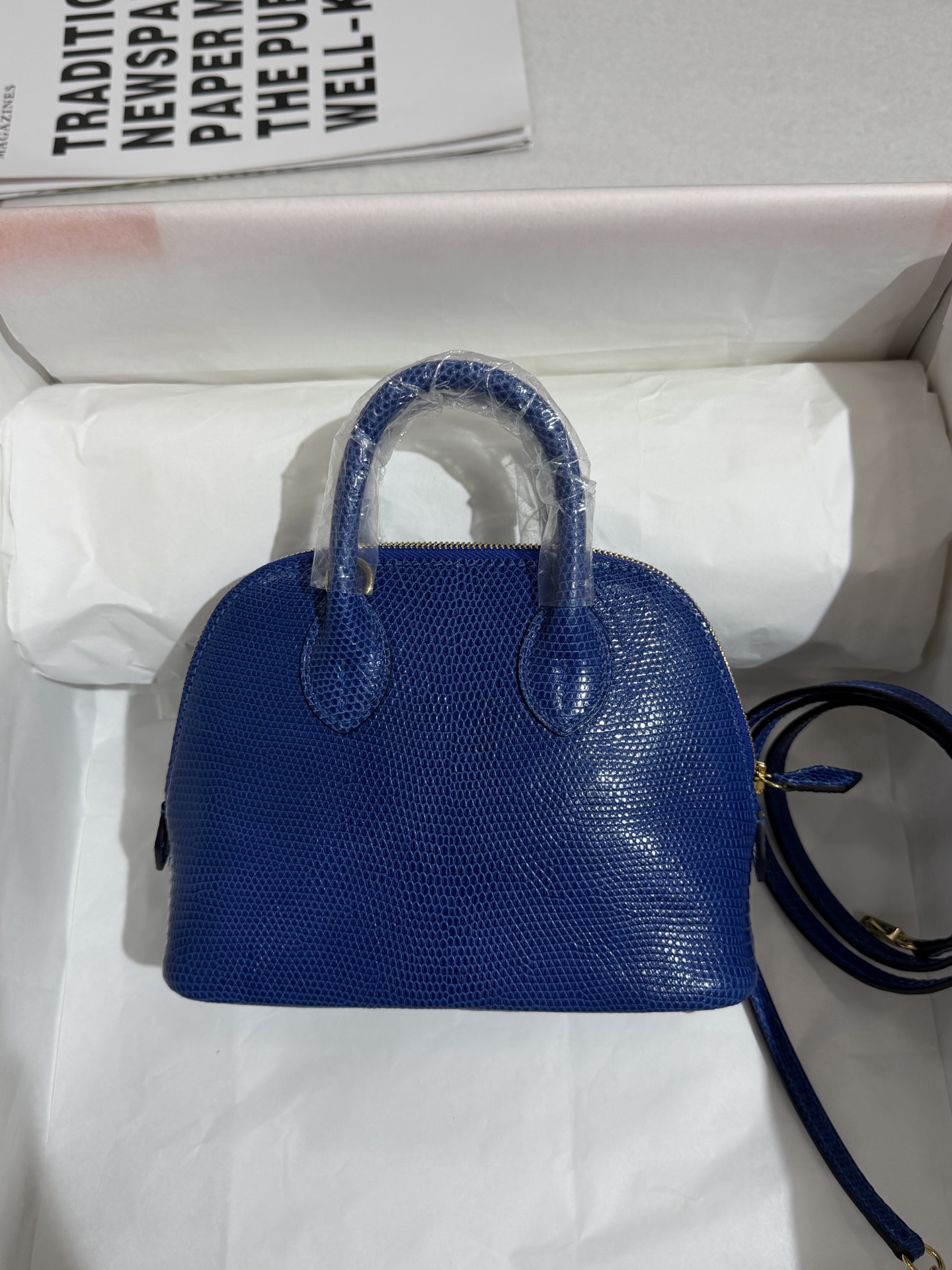 NO:851578,Lizard skin bowling ball 18cm with electric blue gold buckle in stock Mini bolide 18 lizard,Hermes,hermes,Hermes,19860909蜥蜴皮保龄球18cm 电光蓝金扣现货 Mini bolide 18 lizard,爱马仕,hermes,Hermes,,Bag