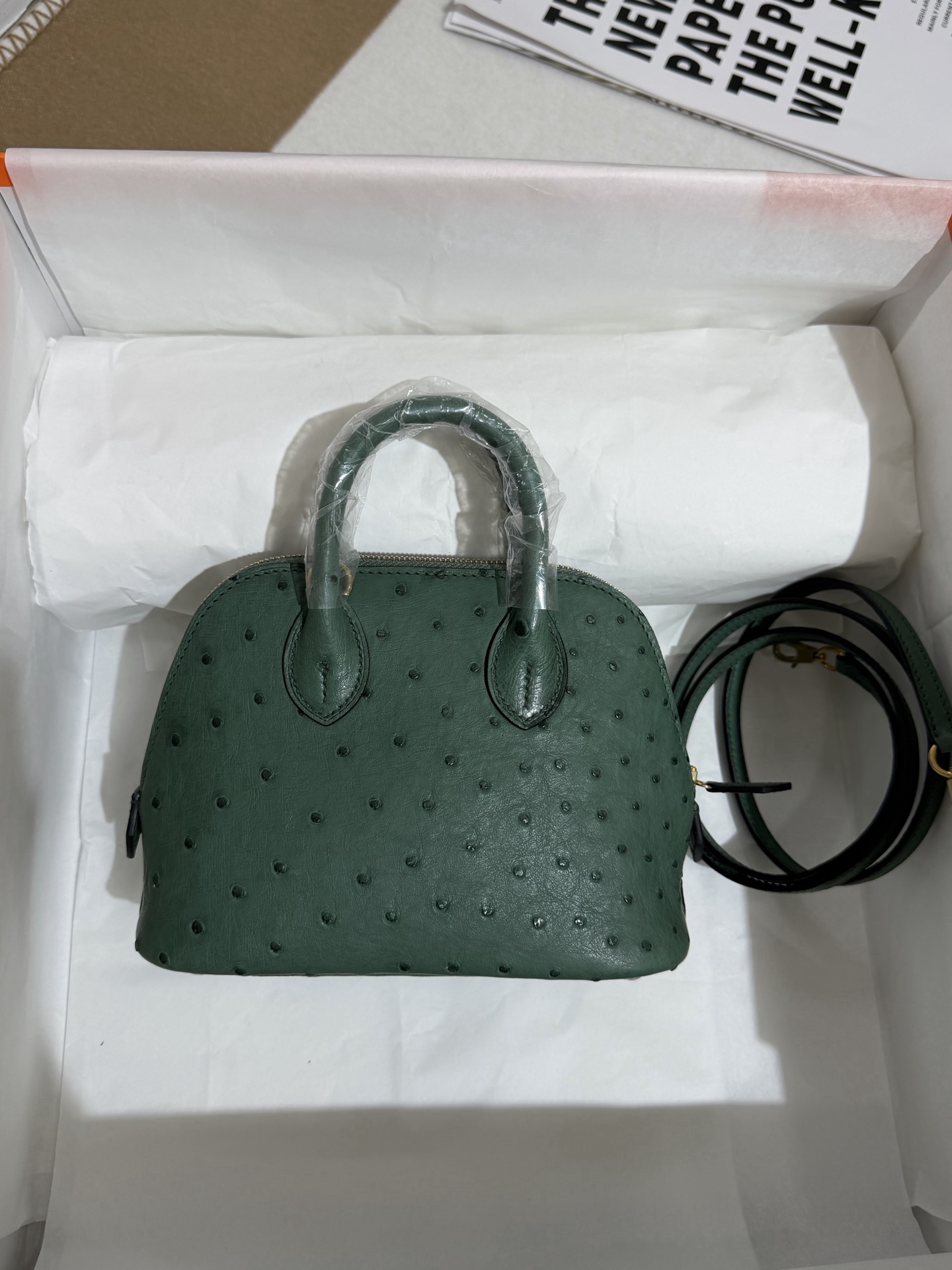 NO:851476,Ostrich skin bowling ball 18cm green gold buckle in stock Mini bolide 18 ostrich,Hermes,hermes,ostrich skin,Hermes,19860909鸵鸟皮保龄球18cm 绿色金扣现货 Mini bolide 18 ostrich,爱马仕,hermes,ostrich skin,Hermes,,Bag
