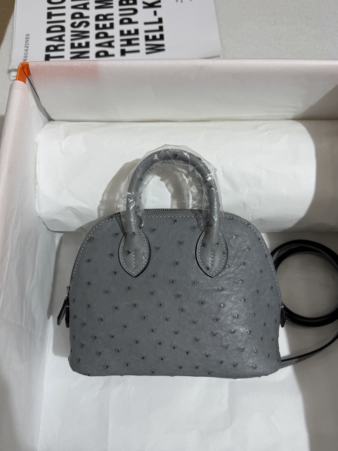 NO:851511,Ostrich skin bowling ball 18cm glacier gray silver buckle in stock Mini bolide 18 ostrich,Hermes,hermes,ostrich skin,Hermes,19860909鸵鸟皮保龄球18cm 冰川灰银扣现货 Mini bolide 18 ostrich,爱马仕,hermes,ostrich skin,Hermes,,Bag