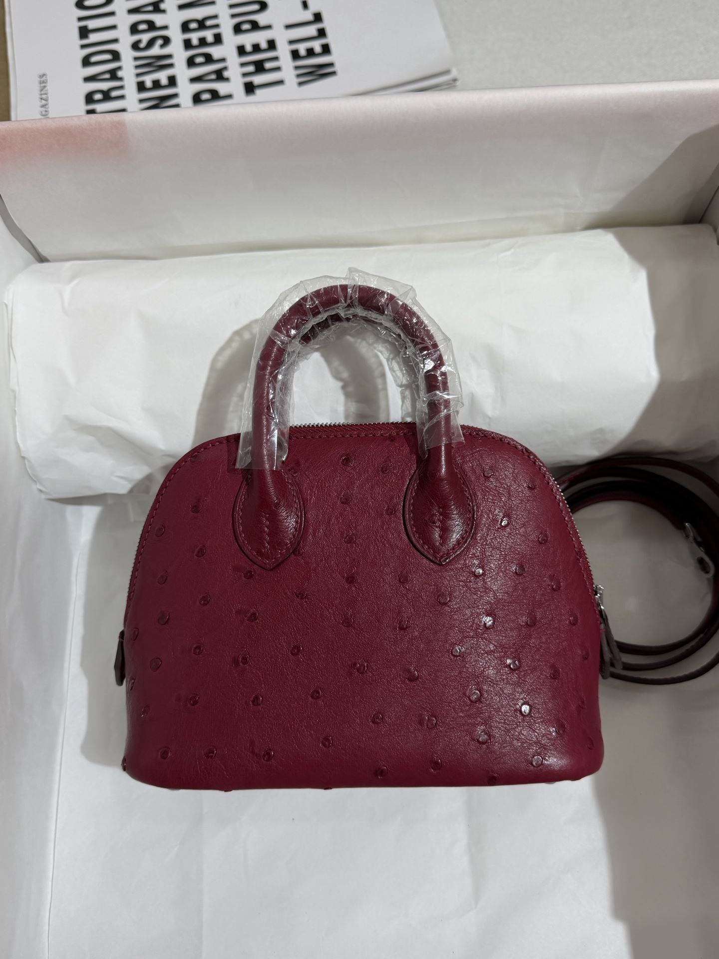 NO:851522,Ostrich skin bowling ball 18cm red silver buckle in stock Mini bolide 18 ostrich,Hermes,hermes,ostrich skin,Hermes,19860909鸵鸟皮保龄球18cm 红色银扣现货 Mini bolide 18 ostrich,爱马仕,hermes,ostrich skin,Hermes,,Bag
