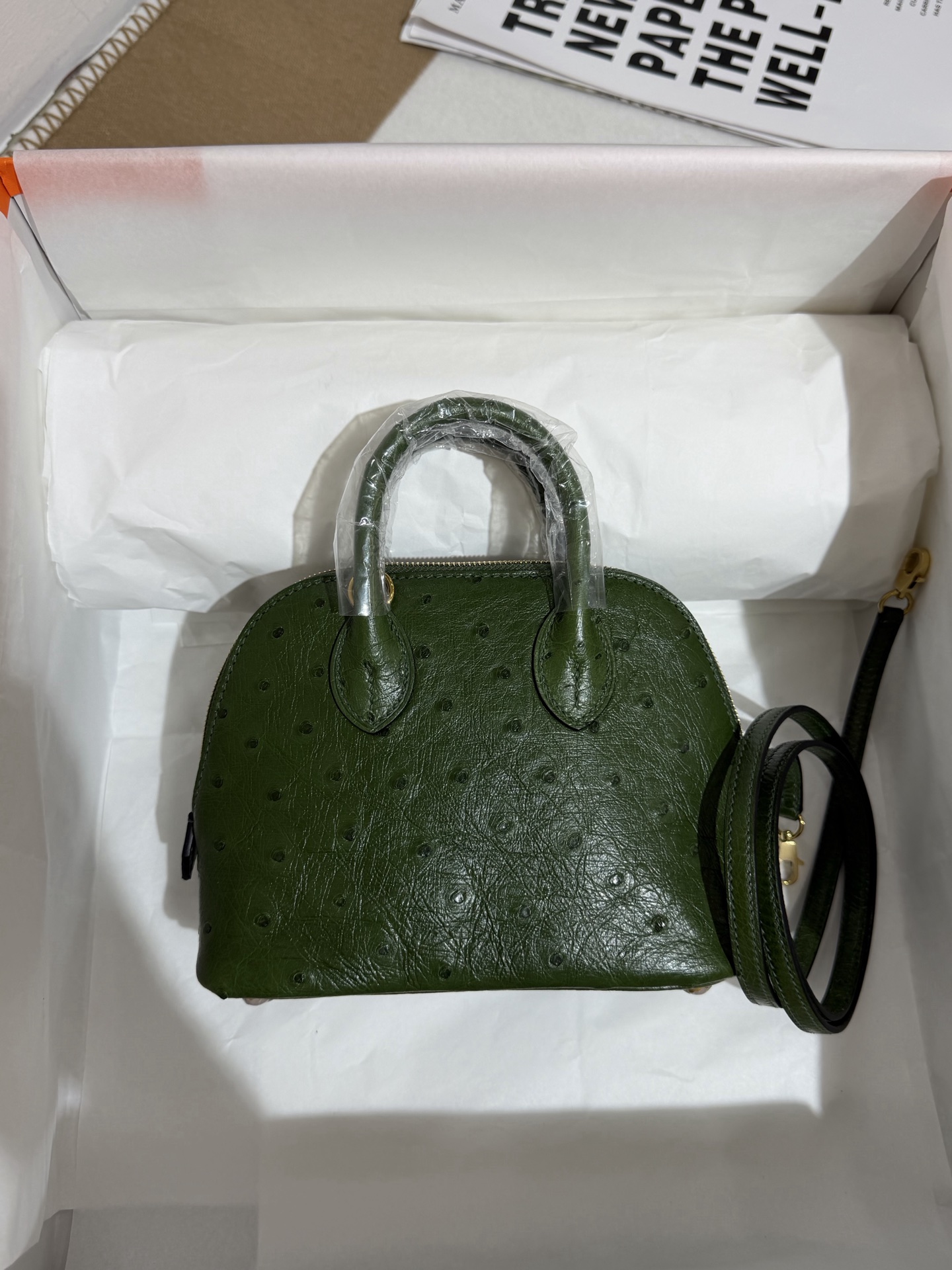 NO:851532,Ostrich skin bowling ball 18cm green gold buckle in stock Mini bolide 18 ostrich,Hermes,hermes,ostrich skin,Hermes,19860909鸵鸟皮保龄球18cm 绿色金扣现货 Mini bolide 18 ostrich,爱马仕,hermes,ostrich skin,Hermes,,Bag