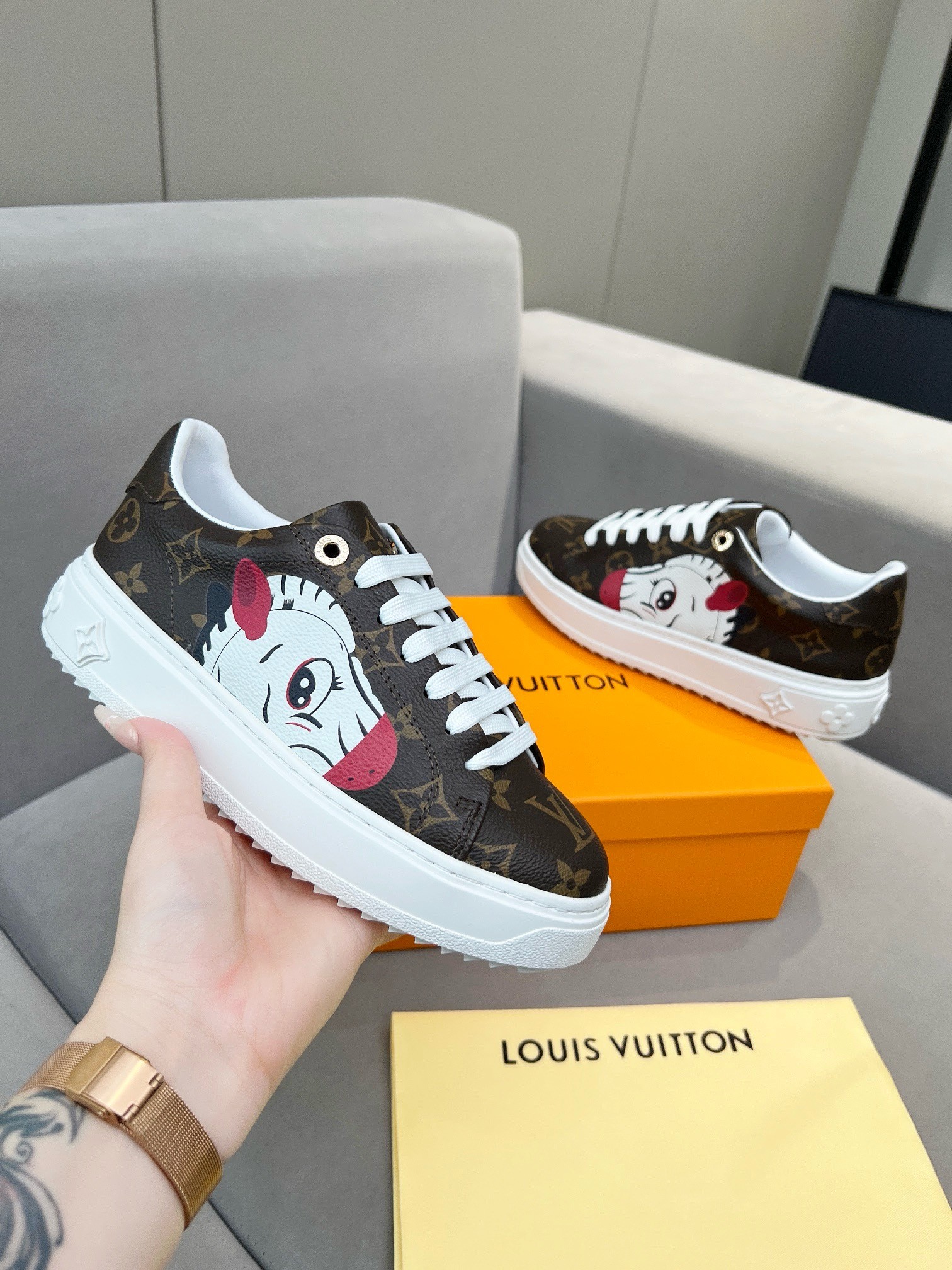 Louis Vuitton Schoenen Sportschoenen Monogram Canvas Koeienhuid Rubber Schapenvacht Joggingbroek