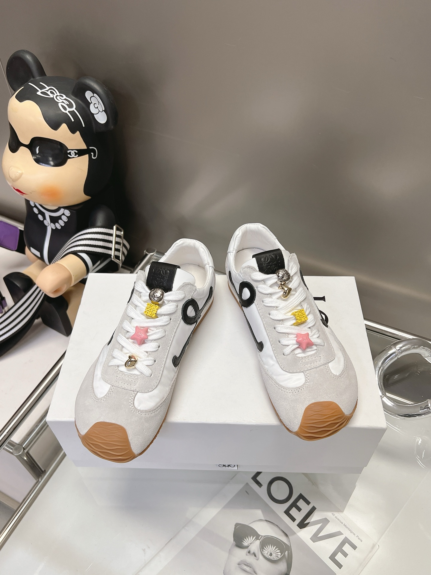 NO:650269,LOEWE original BALLET RUNNER2.0 Loewe ballet shoes!  Asymmetrical toe shape, Loewe's iconic design!  Super soft, light and flexible original TPU sole with wavy pattern, (not ordinary rubber sole) original cover last + fierce craftsmanship wrapping feeling, the comfort is first-class!  The 3D injection molded rubber LOEWE logo on the heel gives this shoe a retro and elegant interpretation, and incorporates modernity and LOEWE's unique style. There are many colors. Pictures will be updated one after another, plus buckle 15. plus airplane box 5, casual shoes/sports shoes, loewe, loewe, sneakers19860909LOEWE原版BALLET RUNNER2.0 罗意威芭蕾鞋！ 不对称鞋头造型,罗意威的标志性设计！ 超柔软、轻便且灵活的波浪纹原版TPU底,（不是普通橡胶底）原版套楦+猛帮工艺包裹感,舒适度一级棒！ 后跟3D注塑橡胶LOEWE徽标,赋予这款鞋复古优雅的诠释,并融入了现代感和LOEWE罗意威独特的风格 颜色超级多陆续更新图片 ,加扣15.加飞机盒5,休闲鞋/运动鞋,loewe,loewe,sneakers,Women's Shoes