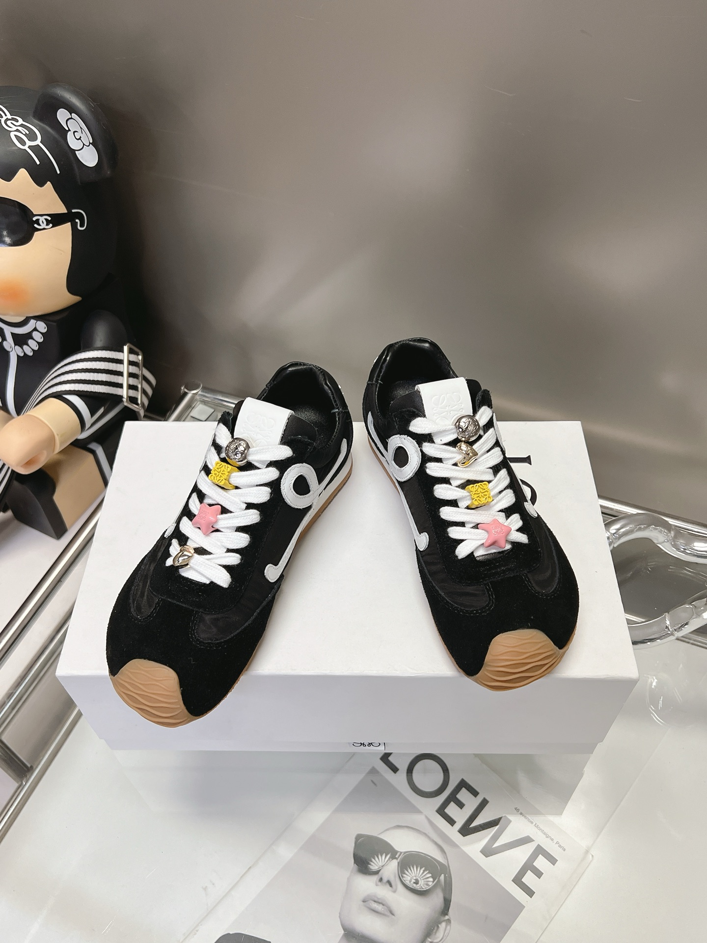 NO:256177,LOEWE original BALLET RUNNER2.0 LoewE ballet shoes!  Asymmetric toe style, Luo Yiwei's iconic design!  Super soft, light and flexible wave pattern original TPU bottom, (not ordinary rubber bottom) original cover   strong craft wrapping feeling, excellent comfort!  The 3D injection-molded rubber LOEWE logo on the heel gives this shoe a retro and elegant interpretation, and incorporates a modern feel and LOEWE unique style. The colors are super many to update pictures one after another. Size 35-40 (41 custom made), casual shoes/sports shoes, loewe, loewe, sneakers19860909LOEWE原版BALLET RUNNER2.0 罗意威芭蕾鞋！ 不对称鞋头造型,罗意威的标志性设计！ 超柔软、轻便且灵活的波浪纹原版TPU底,（不是普通橡胶底）原版套楦 猛帮工艺包裹感,舒适度一级棒！ 后跟3D注塑橡胶LOEWE徽标,赋予这款鞋复古优雅的诠释,并融入了现代感和LOEWE罗意威独特的风格. 颜色超级多陆续更新图片. 码数35-40（41定做）,休闲鞋/运动鞋,loewe,loewe,sneakers,Women's Shoes