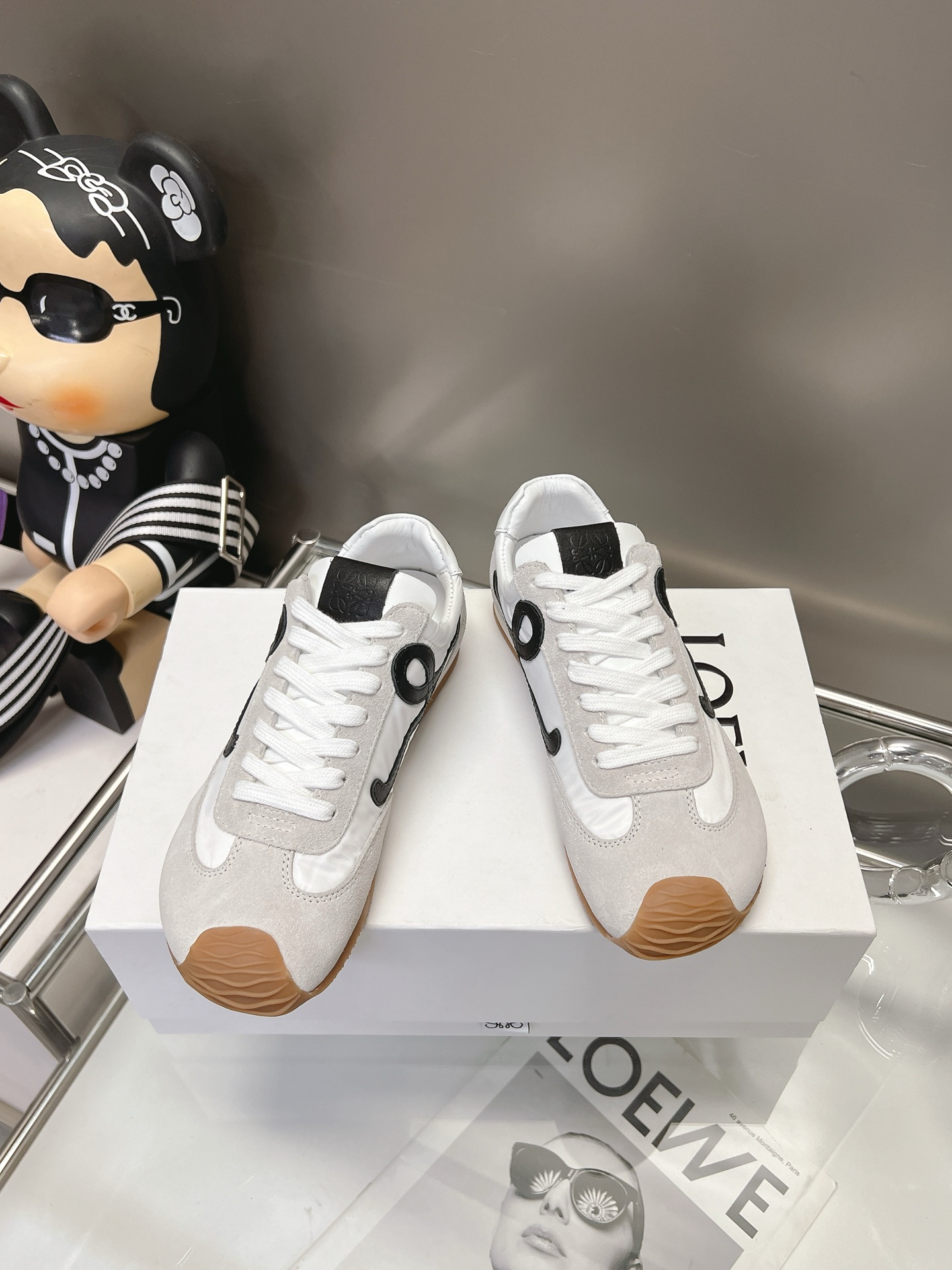 NO:650322,LOEWE original BALLET RUNNER2.0 Loewe ballet shoes!  Asymmetrical toe shape, Loewe's iconic design!  Super soft, light and flexible original TPU sole with wavy pattern, (not ordinary rubber sole) original cover last + fierce craftsmanship wrapping feeling, the comfort is first-class!  The 3D injection molded rubber LOEWE logo on the heel gives this shoe a retro and elegant interpretation, and incorporates modernity and LOEWE's unique style. There are many colors. Pictures will be updated one after another, plus buckle 15. plus airplane box 5, casual shoes/sports shoes, loewe, loewe, sneakers19860909LOEWE原版BALLET RUNNER2.0 罗意威芭蕾鞋！ 不对称鞋头造型,罗意威的标志性设计！ 超柔软、轻便且灵活的波浪纹原版TPU底,（不是普通橡胶底）原版套楦+猛帮工艺包裹感,舒适度一级棒！ 后跟3D注塑橡胶LOEWE徽标,赋予这款鞋复古优雅的诠释,并融入了现代感和LOEWE罗意威独特的风格 颜色超级多陆续更新图片 ,加扣15.加飞机盒5,休闲鞋/运动鞋,loewe,loewe,sneakers,Women's Shoes