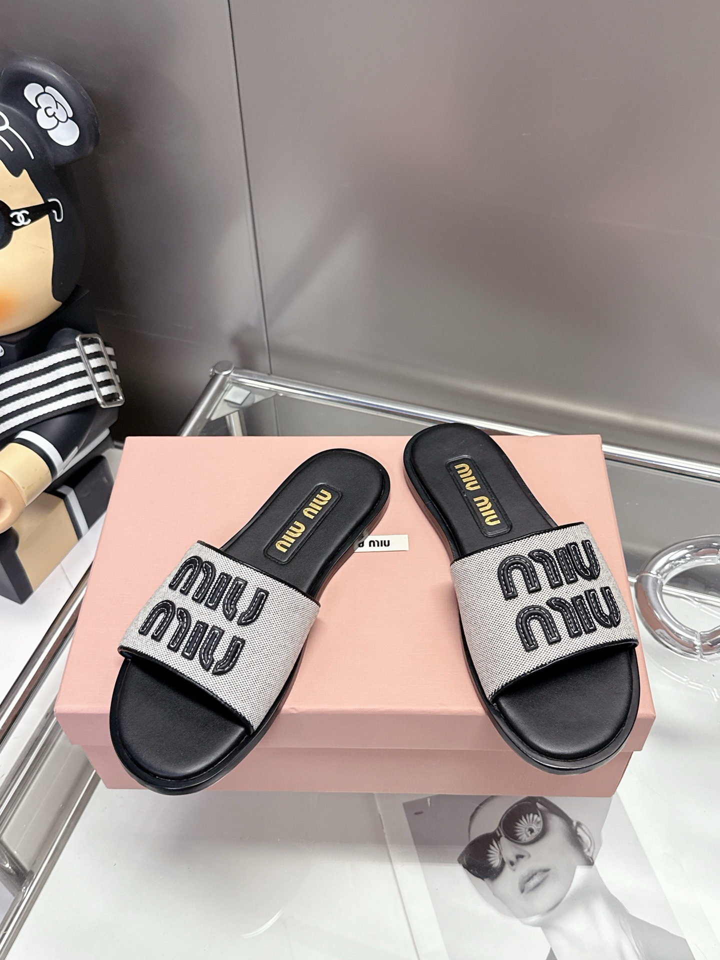 Suela de piel auténtica, talla 35-40 Las nuevas zapatillas de Miumiu, ¡un clásico atemporal! Las pantuflas planas de ra…
