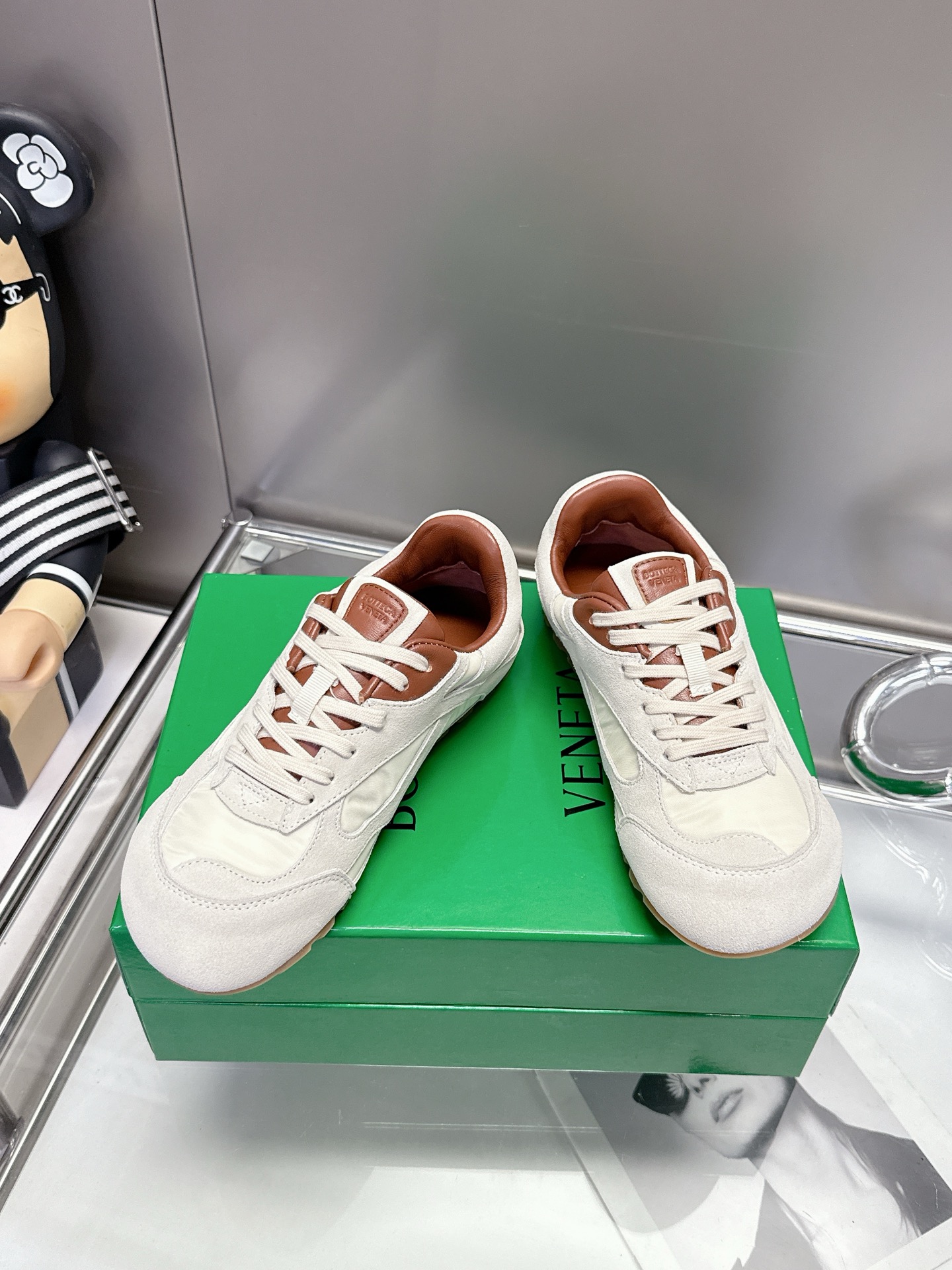 NO:747511,Bottega Veneta｜BV Bottega Veneta 25ss new Forrest Gump shoes Dexun sneakers P Sneaker technology nylon and suede, inspired by retro sneakers, a new interpretation of classic sneakers, a lightweight, comfortable and breathable summer must-have item. The sole uses a classic woven texture, which is very recognizable, and the nylon suede stitching is full of texture!   Size#Female 35-40 (41 orders are not returnable), casual shoes/sports shoes,bottega veneta,bottega veneta,bottega veneta,sneakers,chamois leather19860909Bottega Veneta｜BV葆蝶家 25ss新款 阿甘鞋 德训运动鞋P Sneaker科技尼龙和绒面打造,灵感来自复古球鞋,全新演绎经典运动鞋,轻便、舒适、透气的夏季必备单品 鞋底采用经典的编织纹理,超有辨识度,尼龙麂皮拼接,满满的质感呈现！  Size#女35-40（41订做不退换）,休闲鞋/运动鞋,bottega veneta,bottega veneta,bottega veneta,sneakers,chamois leather,Women's Shoes