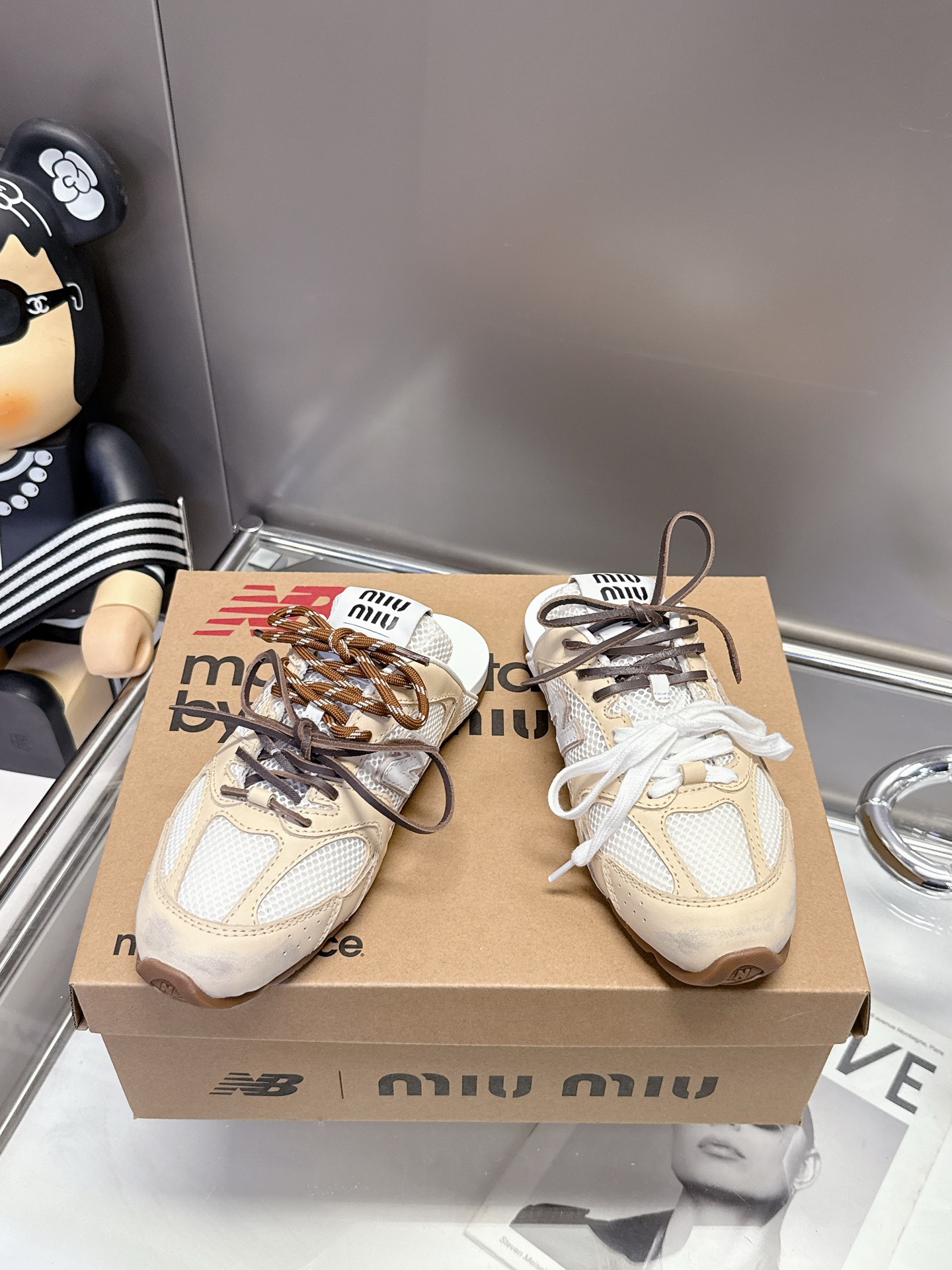 Cuando la malla transpirable se une al cuero de moda, las zapatillas de deporte Miu Miu crean la fusión perfecta de dep…