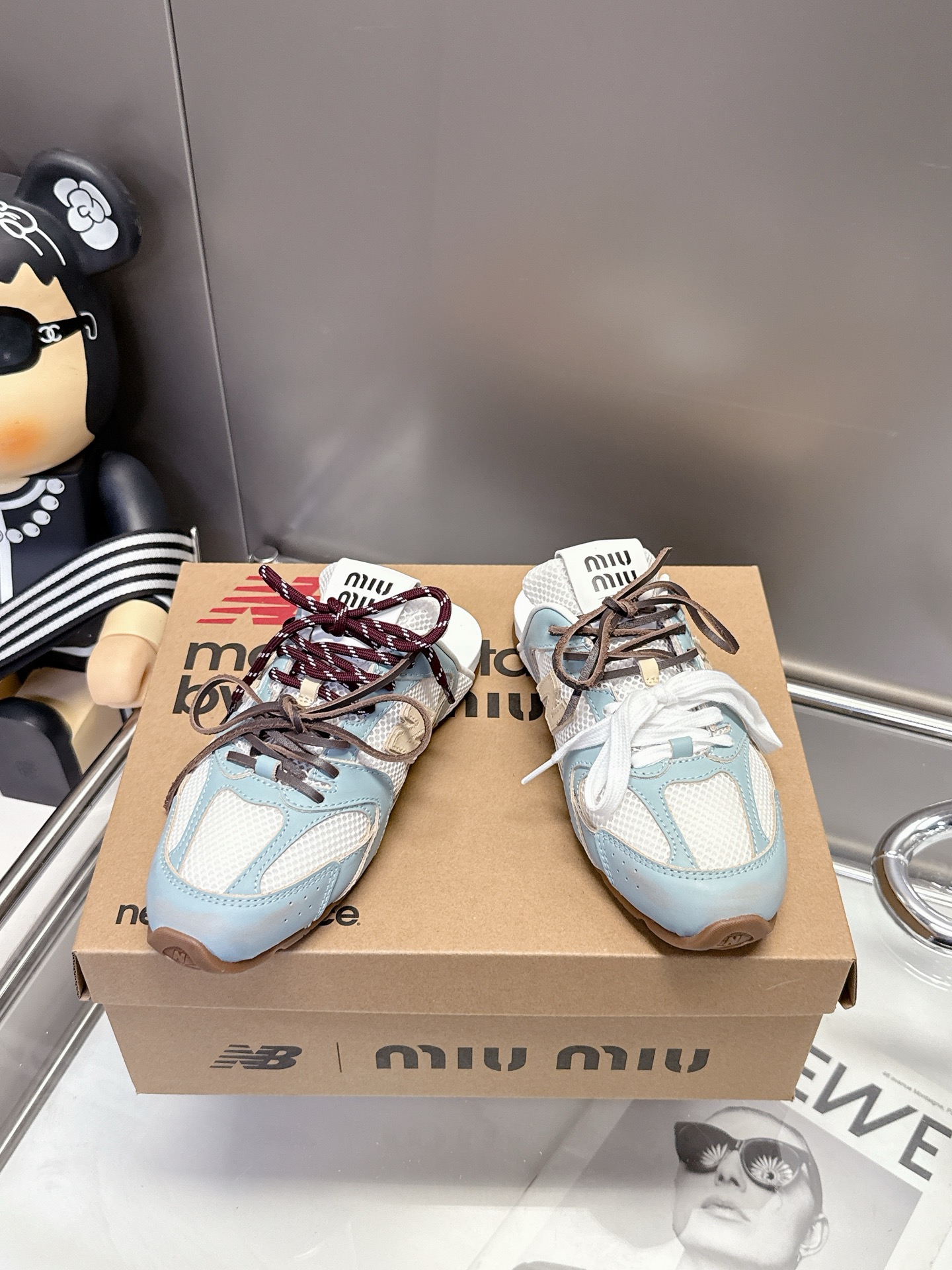 NO:747567,When breathable mesh meets fashionable leather, Miu  Miu half-flop sneakers are a perfect fusion of sport and elegance. The flexibility and lightness of the mesh give your feet room to breathe freely, and the exquisite texture of the leather highlights a luxurious style. They are cleverly spliced together, like a creative dialogue, colliding with unique fashion sparks. The half-flop design is casual and free.  , as if breaking free from the shackles, letting every step be filled with the breath of freedom. Whether you are strolling on the beach at the seaside or shuttling through the bustling city streets, this pair of shoes can make you the focus of attention and release your unique charm and personality. P, casual shoes/sports shoes, miumiu, sneakers19860909当透气网面邂逅时尚皮革,Miu Miu半拖运动鞋演绎着运动与优雅的完美融合.网面的灵动轻盈,赋予双脚自由呼吸的空间,皮革的精致质感,彰显着奢华的格调.它们巧妙拼接,似一场创意的对话,碰撞出别具一格的时尚火花.半拖的设计,随性而洒脱,仿佛挣脱了束缚,让每一步都洋溢着自由的气息.无论是漫步于海边的沙滩,还是穿梭在繁华的都市街头,这双鞋都能让你成为目光焦点,尽情释放独特的魅力与个性.P,休闲鞋/运动鞋,miumiu,sneakers,Women's Shoes