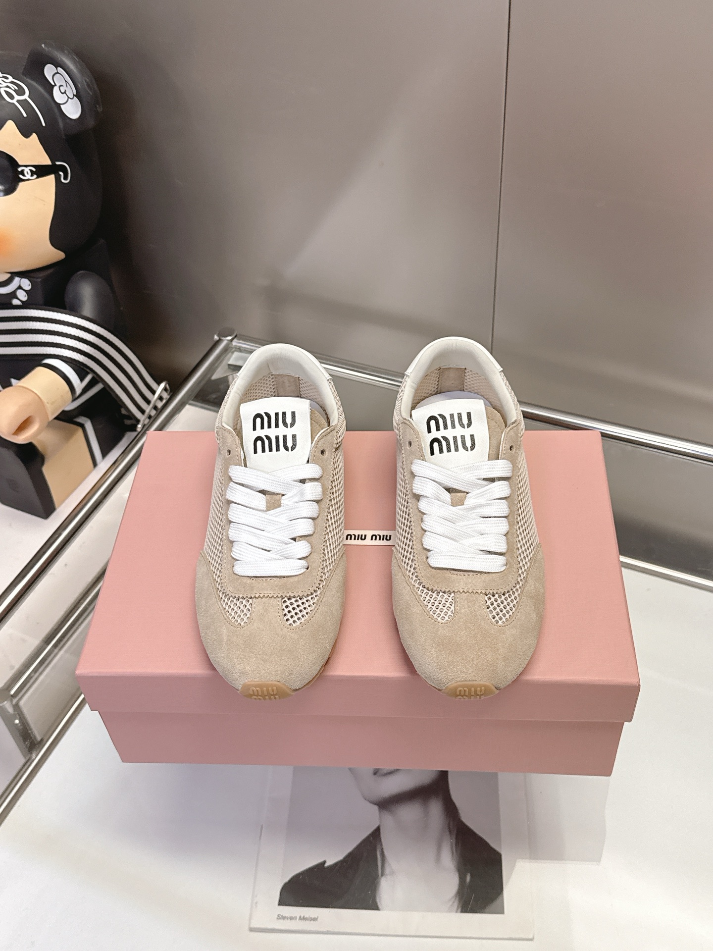 NO:747517,Mesh page p.35-40 (41 custom-made) miumiu26 early spring catwalk new Agan moral training shoes sneakers, Jujuju's easy-to-wear moral training shoes, Miu Miu's early spring catwalk moral training shoes, simple and casual, with perfect retro appearance and the beauty of denim. The whole pair of shoes has a simple and fashionable design. They are very light and versatile!  ,casual shoes/sneakers,miumiu,sneakers19860909网面p.35-40（41定做） miumiu26早春走秀新款阿甘德训鞋运动鞋, 巨巨巨好穿的德训鞋,缪缪这款,早春走秀款德训鞋,简单很随意不羁 复古颜值满分 又能体现单宁美感 整双鞋子设计简约时尚 上脚非常轻便而且百搭！,休闲鞋/运动鞋,miumiu,sneakers,Women's Shoes