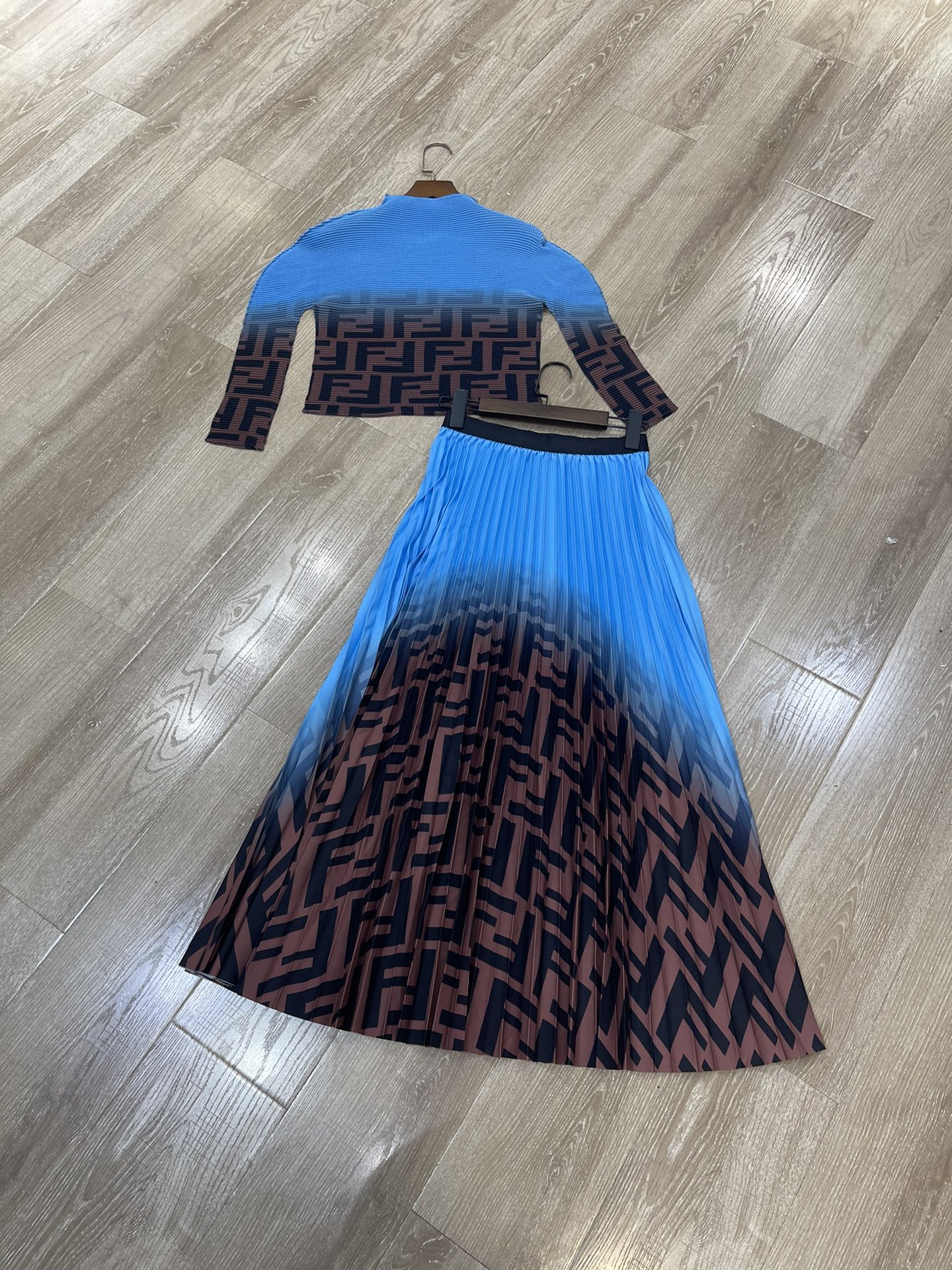 p552 High-end quality women’s outfit with F-packed new tarts Sml