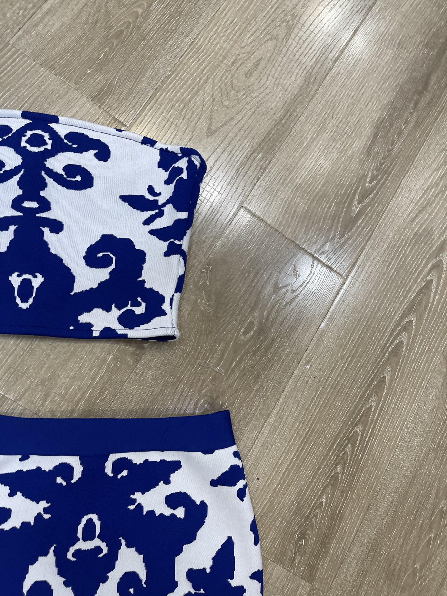 Trendy Women’s Clothes in P736 New Zone with DGs Packaging Option - 图片 4