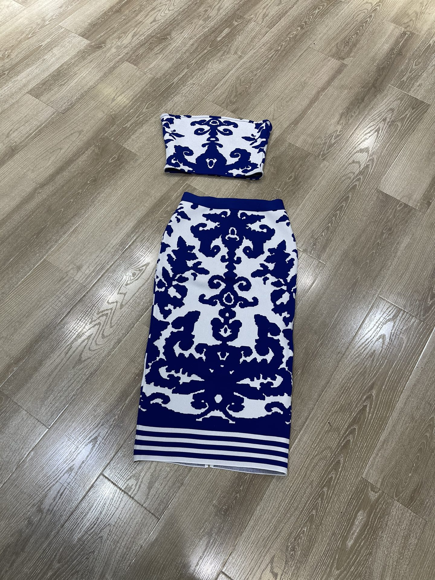 Trendy Women’s Clothes in P736 New Zone with DGs Packaging Option - 图片 1