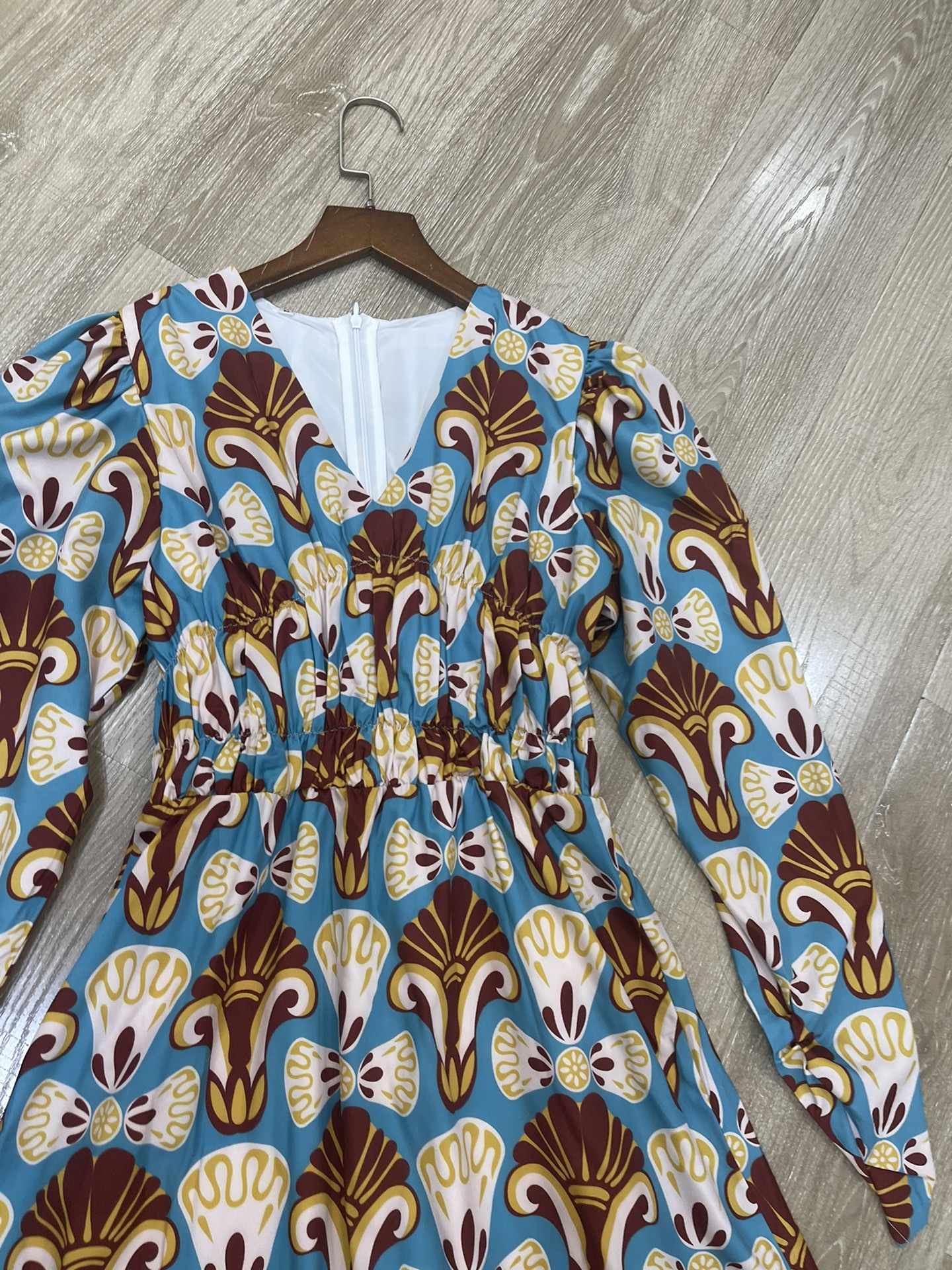 High-End Quality Women’s Suit with New Beak Detail and Lantern Cuff Dress Sizes SmlXL - 图片 2