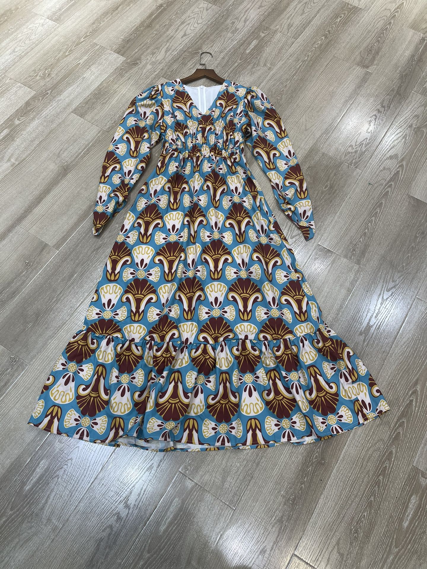 High-End Quality Women’s Suit with New Beak Detail and Lantern Cuff Dress Sizes SmlXL