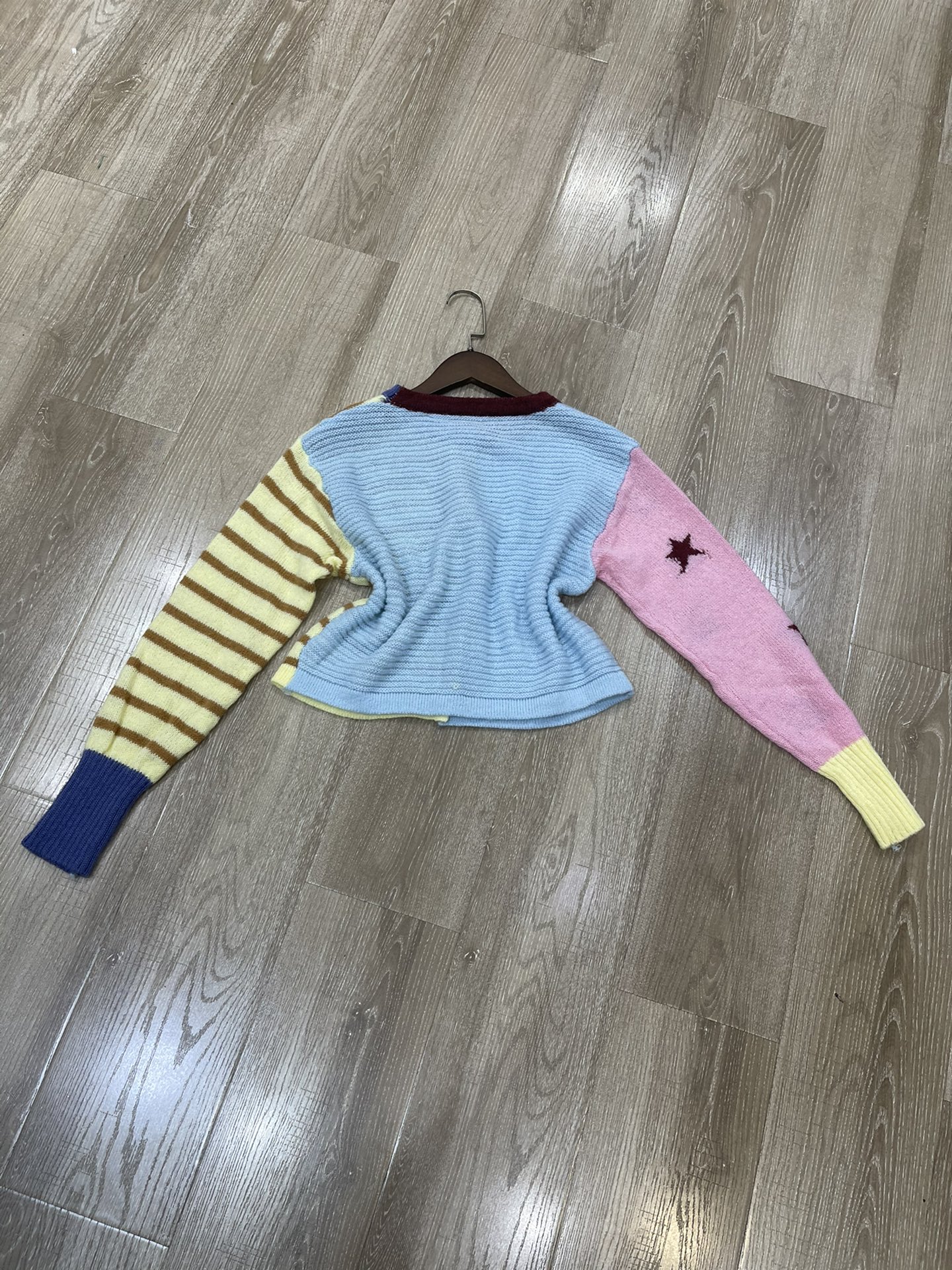 High-End Women’s Suit Bundle with 13 Demarzo Knit Sweaters: Quality Package Offer - 图片 6