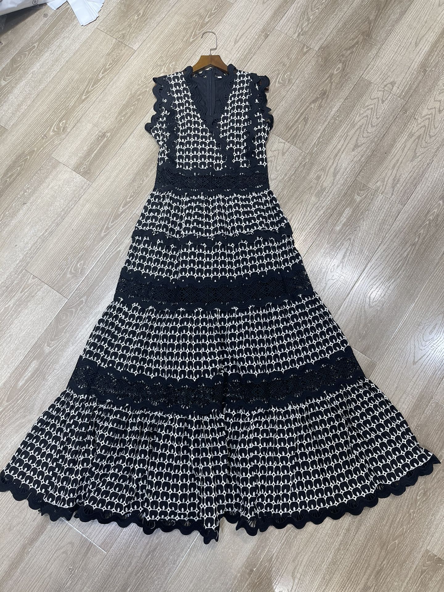 P667 High Quality Women ‘ s Clothes with Packed Sandro ‘ s New Grail V-collar-free dress Smlxl