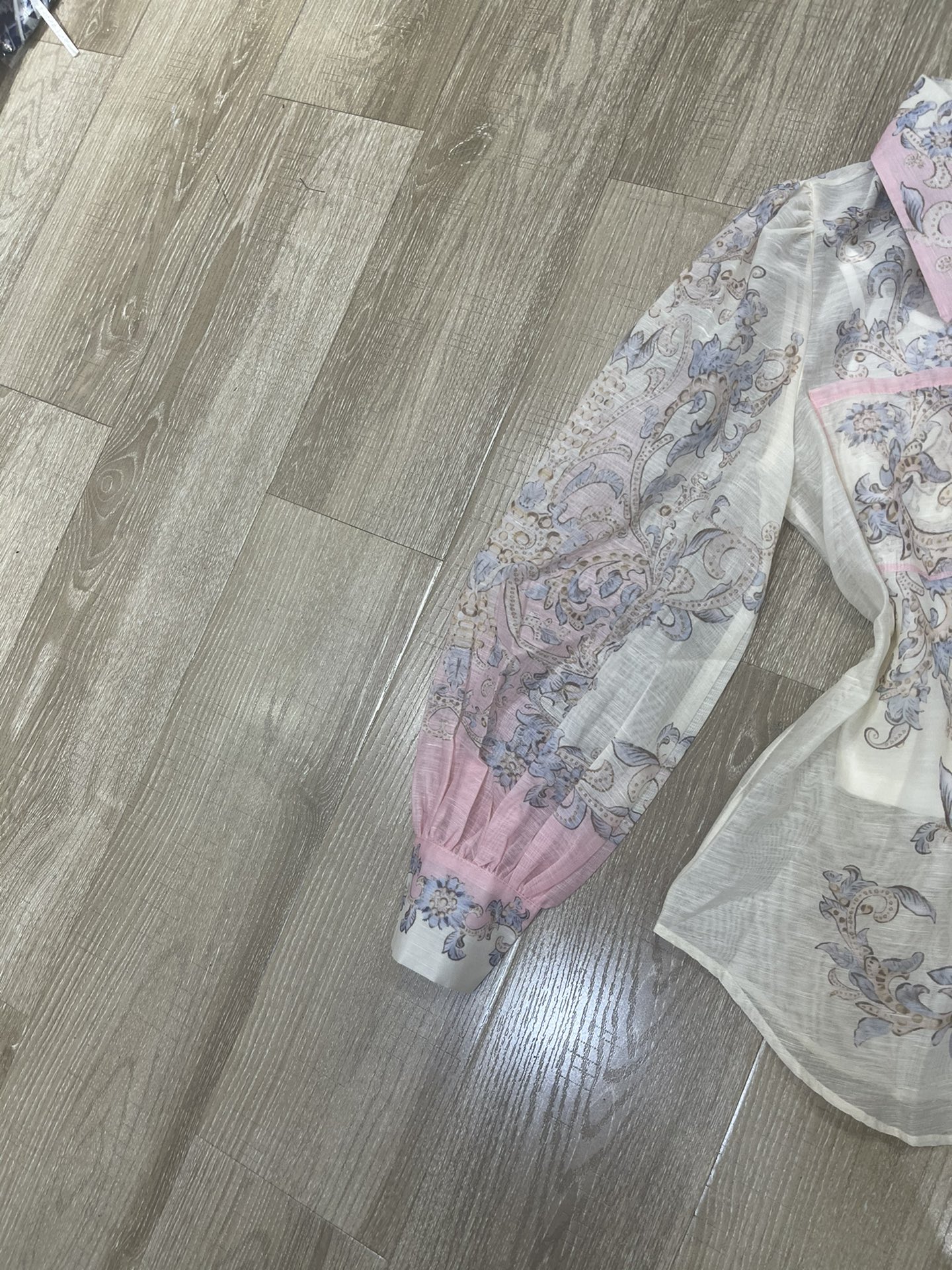 High-quality Z Home Pink Suit with Luxurious Buffalo Shirt in Short Sleeve. - 图片 4