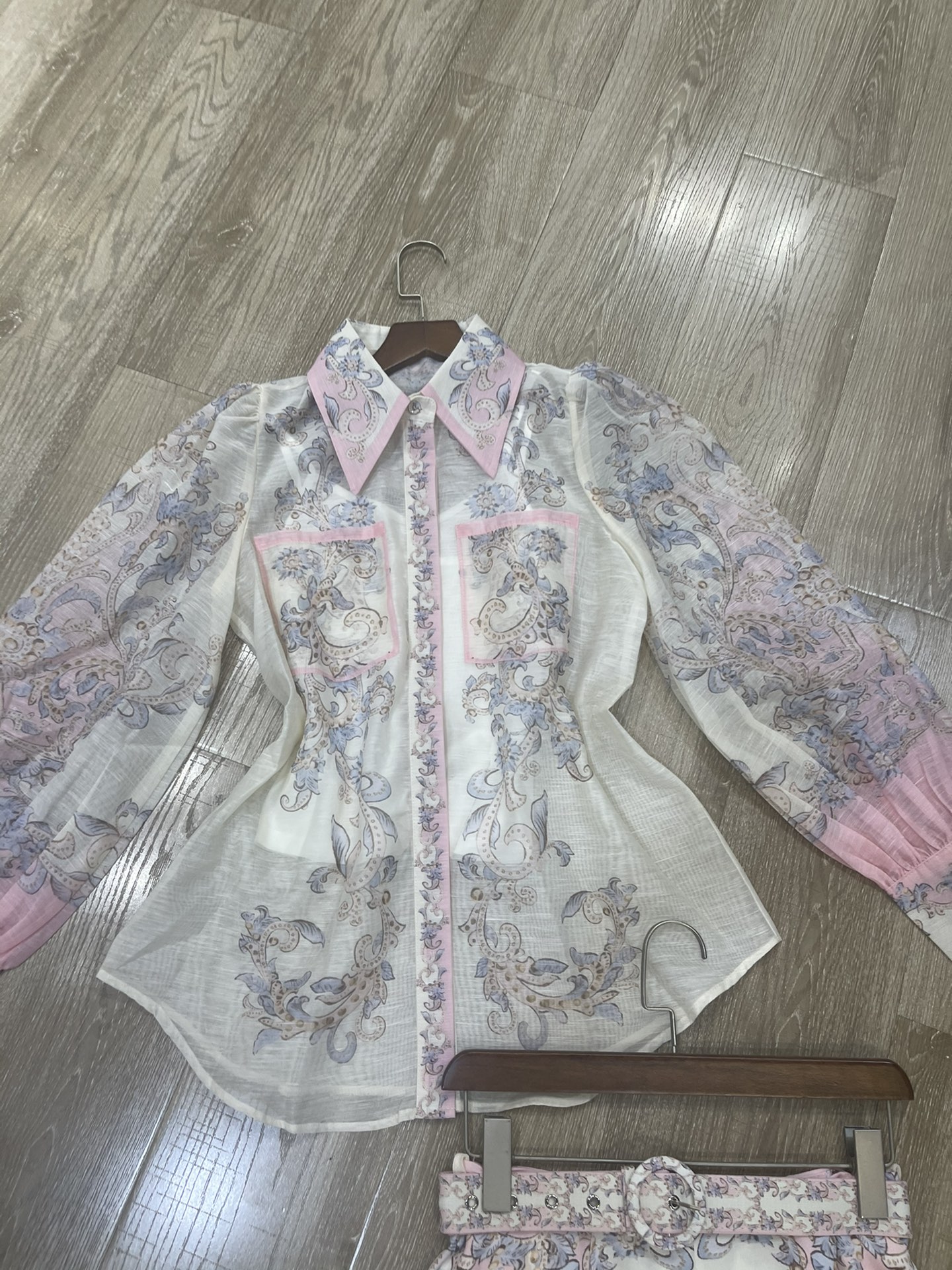 High-quality Z Home Pink Suit with Luxurious Buffalo Shirt in Short Sleeve. - 图片 3