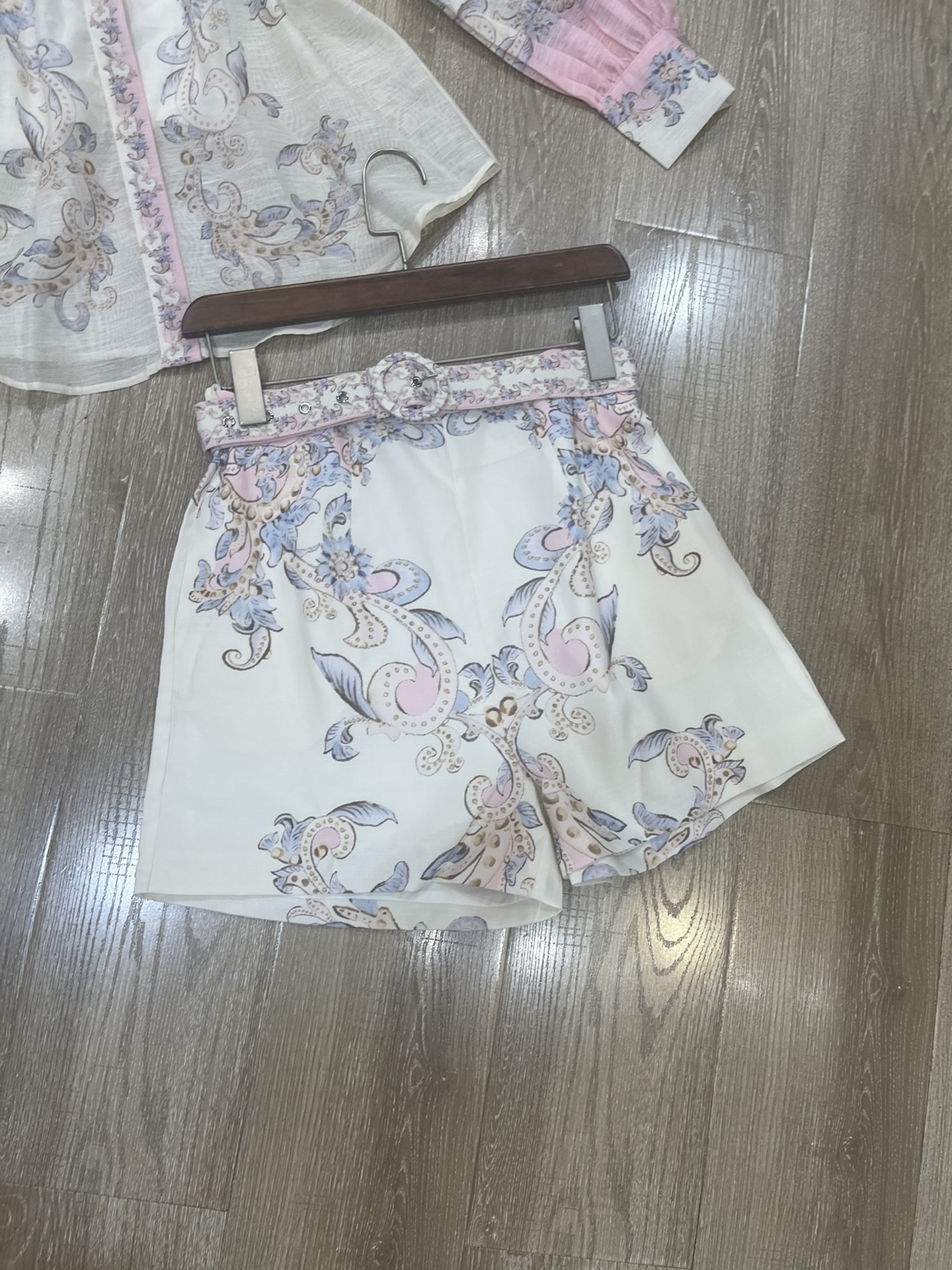 High-quality Z Home Pink Suit with Luxurious Buffalo Shirt in Short Sleeve. - 图片 6