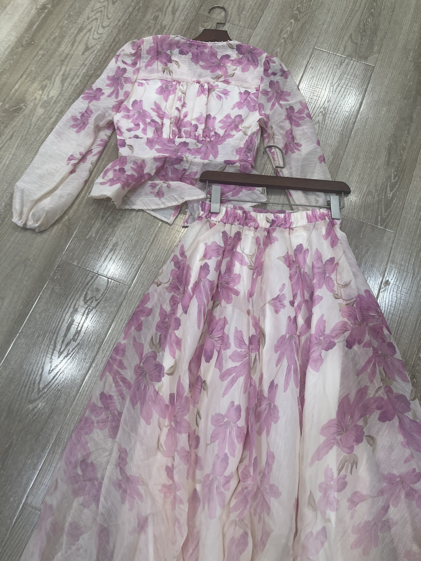 High Quality Women’s Clothes: V-String and Blank T-Shirts in Various Sizes - 图片 7