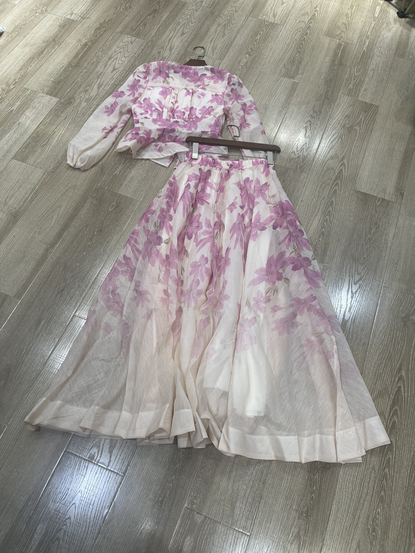 High Quality Women’s Clothes: V-String and Blank T-Shirts in Various Sizes - 图片 6