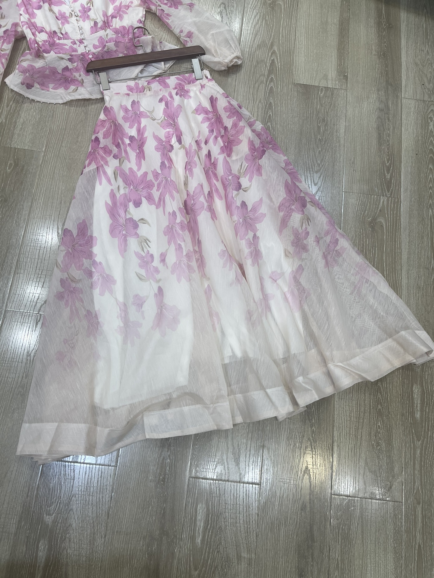 High Quality Women’s Clothes: V-String and Blank T-Shirts in Various Sizes - 图片 5