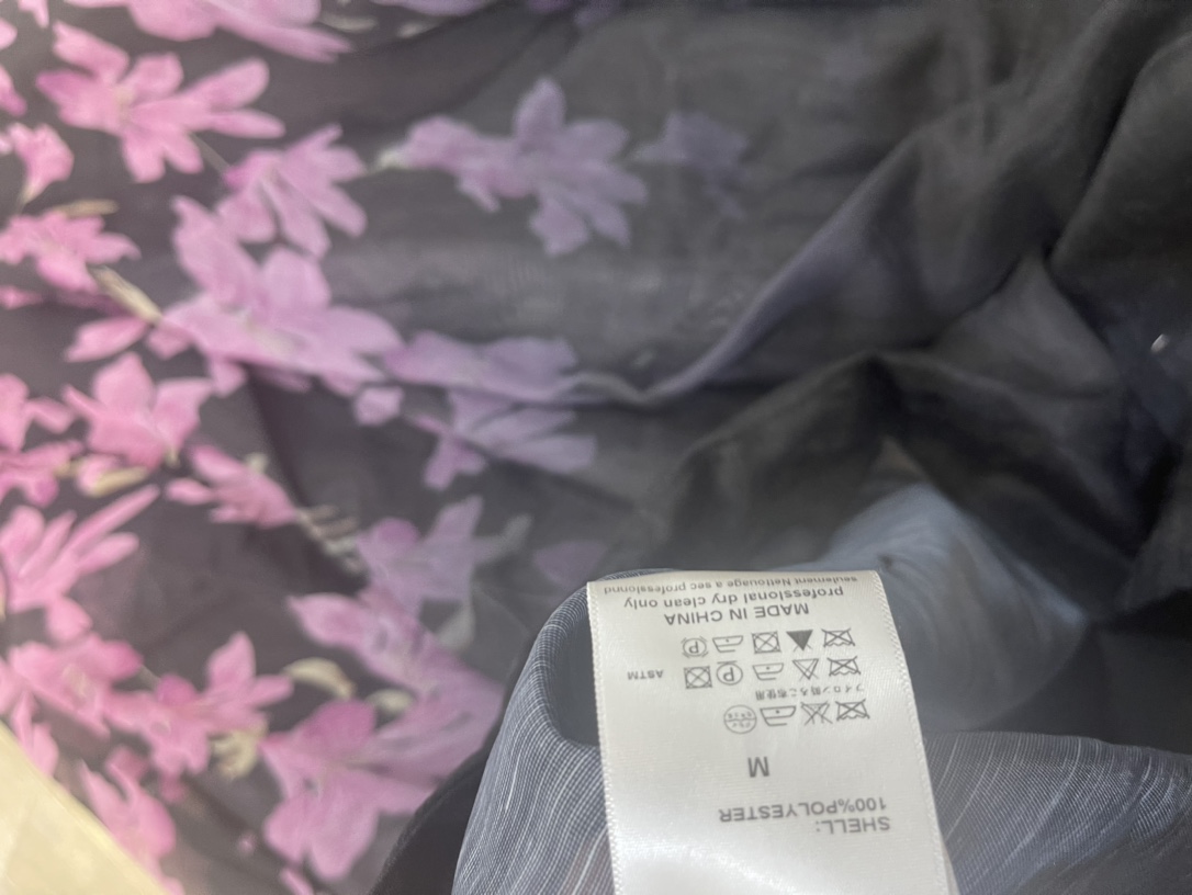 High Quality Women’s Clothes: V-String T-Shirts in Various Sizes and Styles - 图片 8