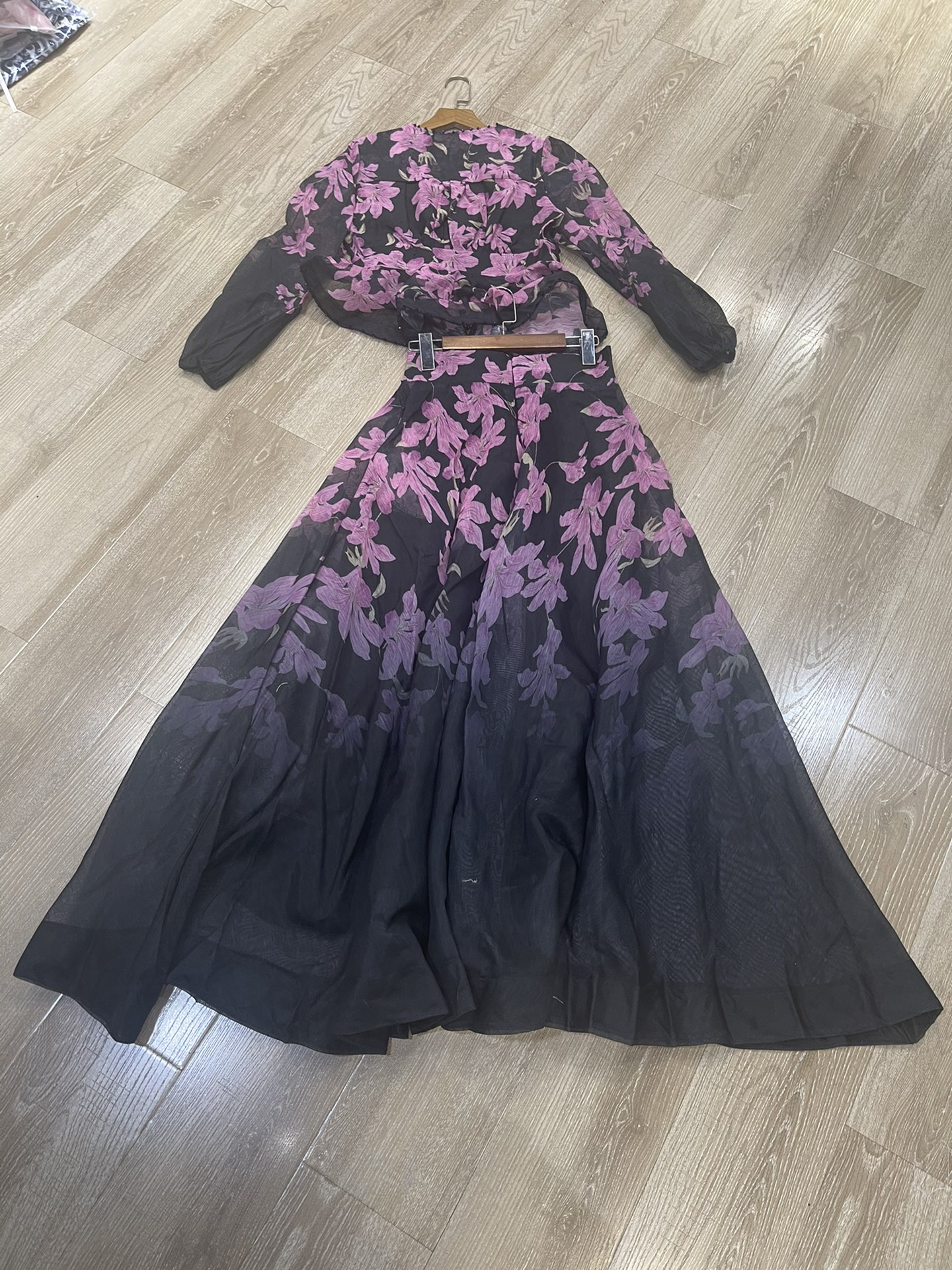 High Quality Women’s Clothes: V-String T-Shirts in Various Sizes and Styles - 图片 6