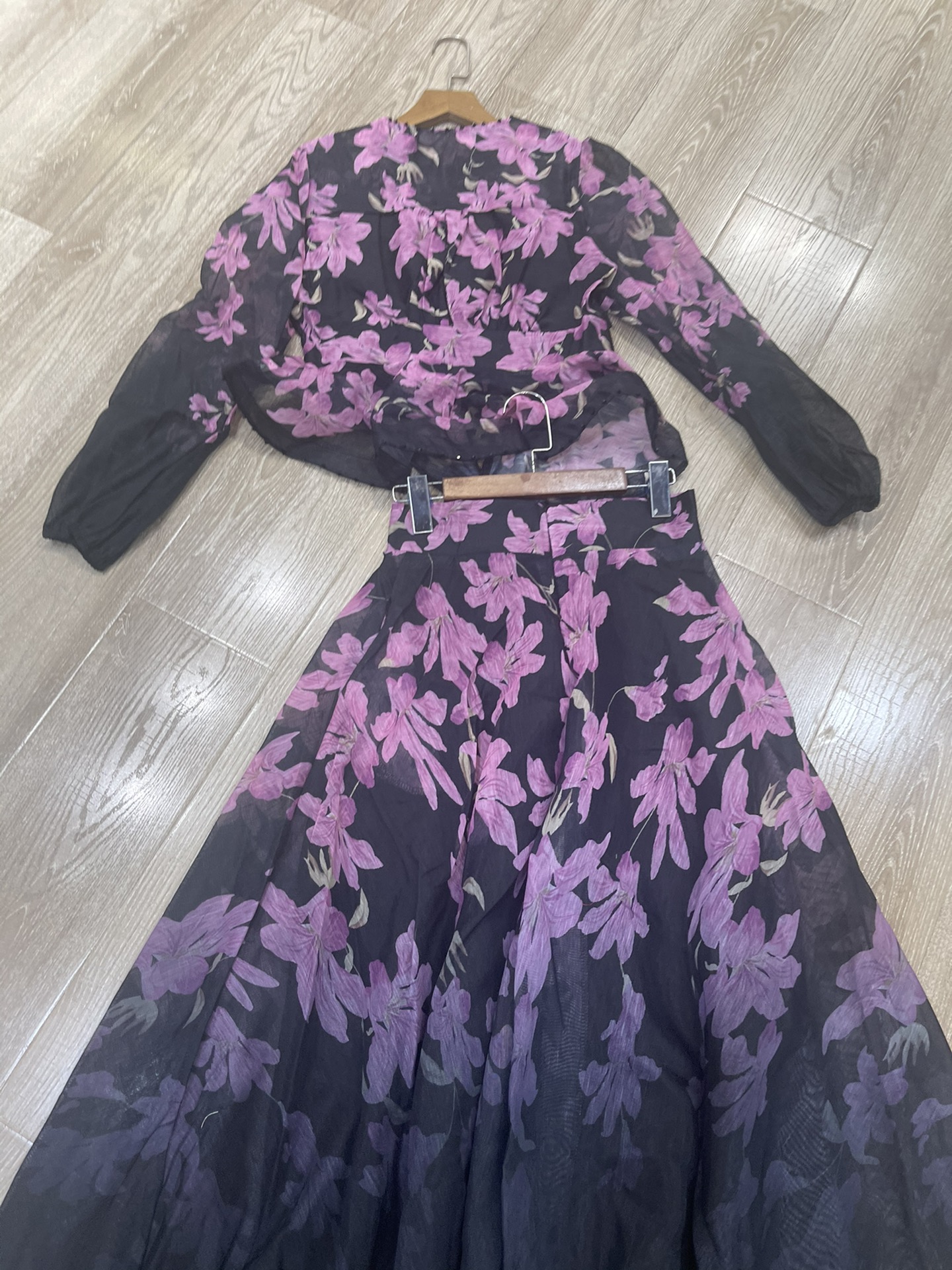 High Quality Women’s Clothes: V-String T-Shirts in Various Sizes and Styles - 图片 7