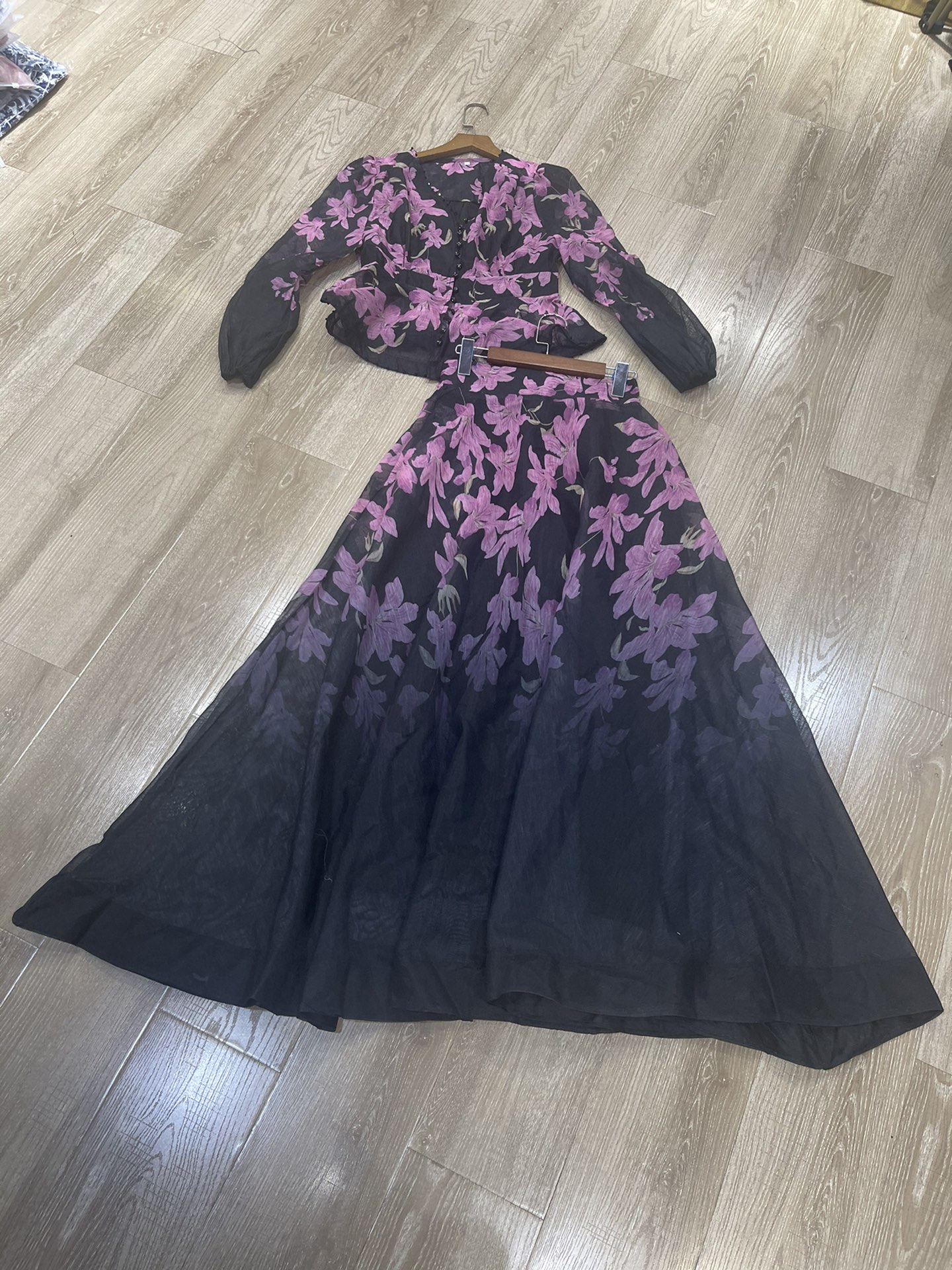 High Quality Women’s Clothes: V-String T-Shirts in Various Sizes and Styles