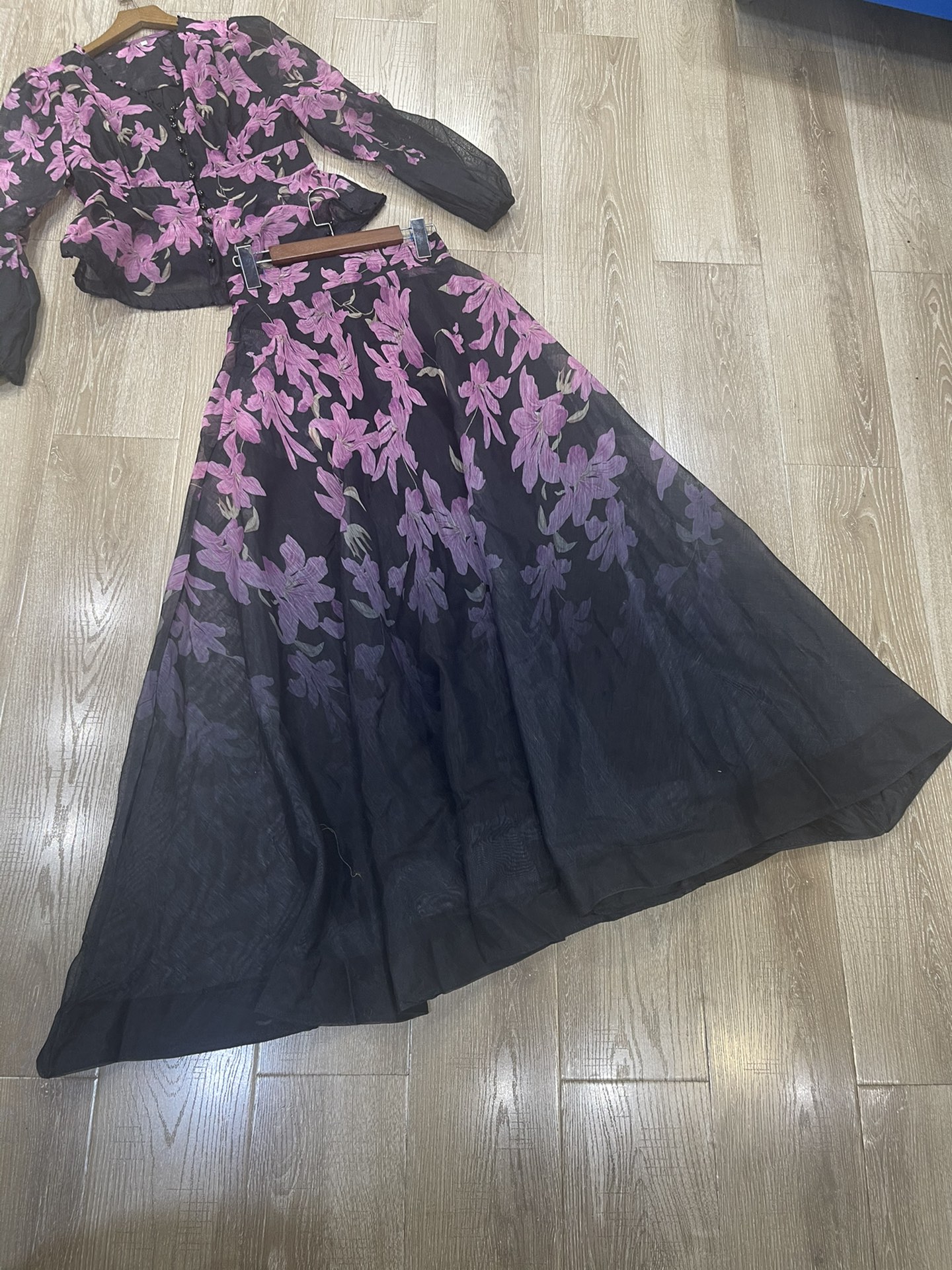 High Quality Women’s Clothes: V-String T-Shirts in Various Sizes and Styles - 图片 5