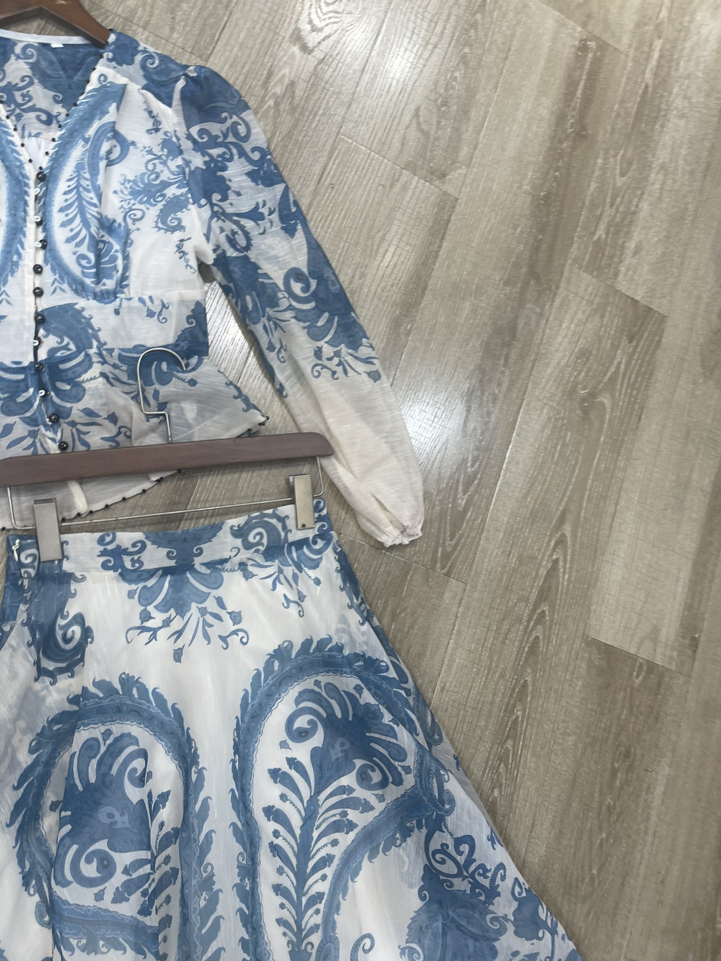 High Quality Women’s Clothes Featuring V-String and Blank T-Shirts in Various Sizes - 图片 4