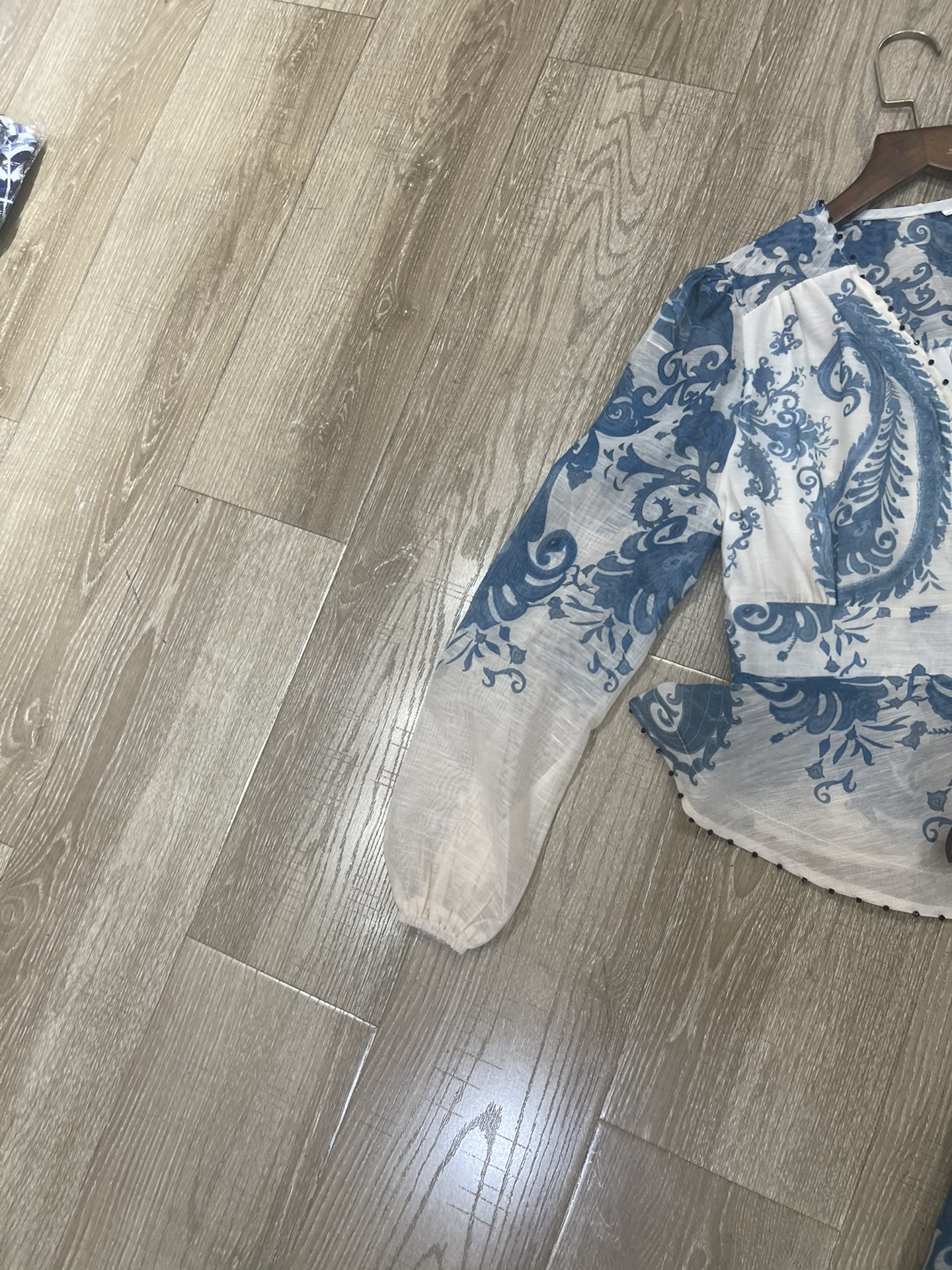 High Quality Women’s Clothes Featuring V-String and Blank T-Shirts in Various Sizes - 图片 3