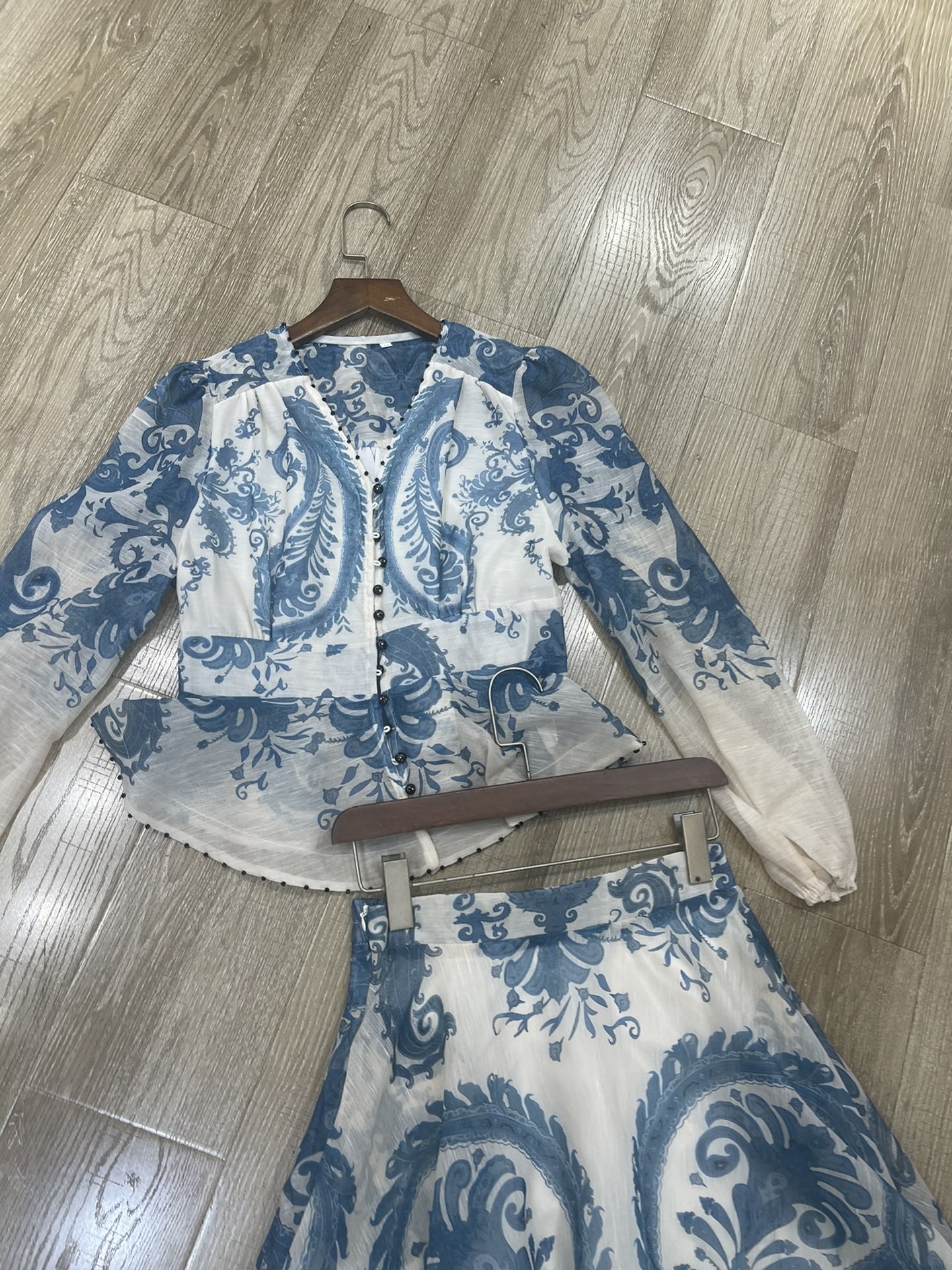 High Quality Women’s Clothes Featuring V-String and Blank T-Shirts in Various Sizes - 图片 2