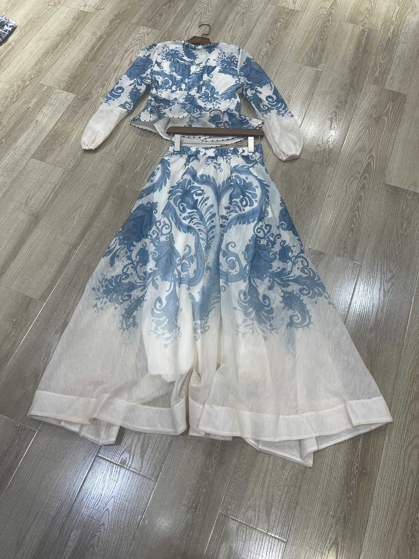 High Quality Women’s Clothes Featuring V-String and Blank T-Shirts in Various Sizes - 图片 6