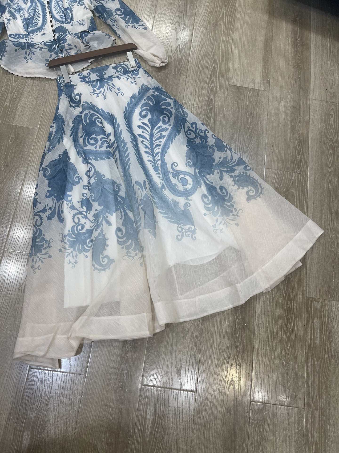 High Quality Women’s Clothes Featuring V-String and Blank T-Shirts in Various Sizes - 图片 5